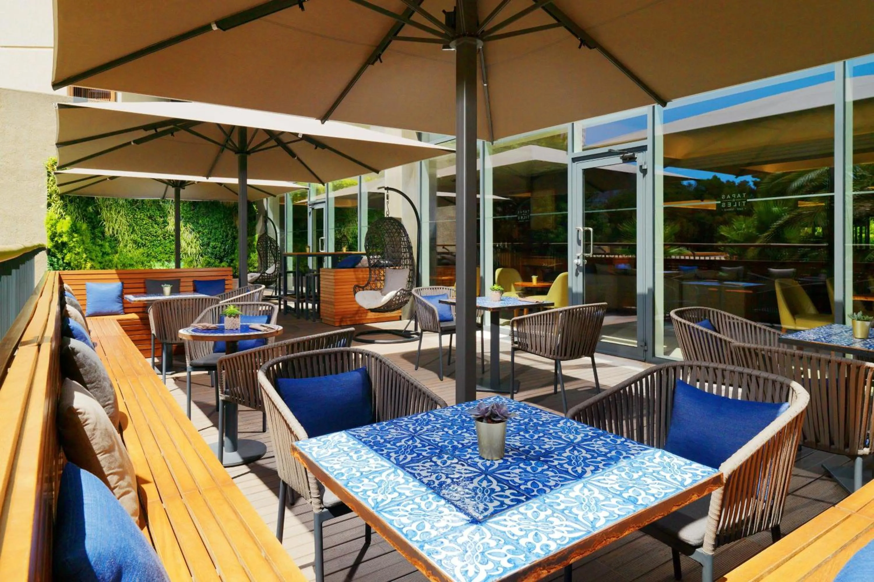 Restaurant/places to eat in Lisbon Marriott Hotel