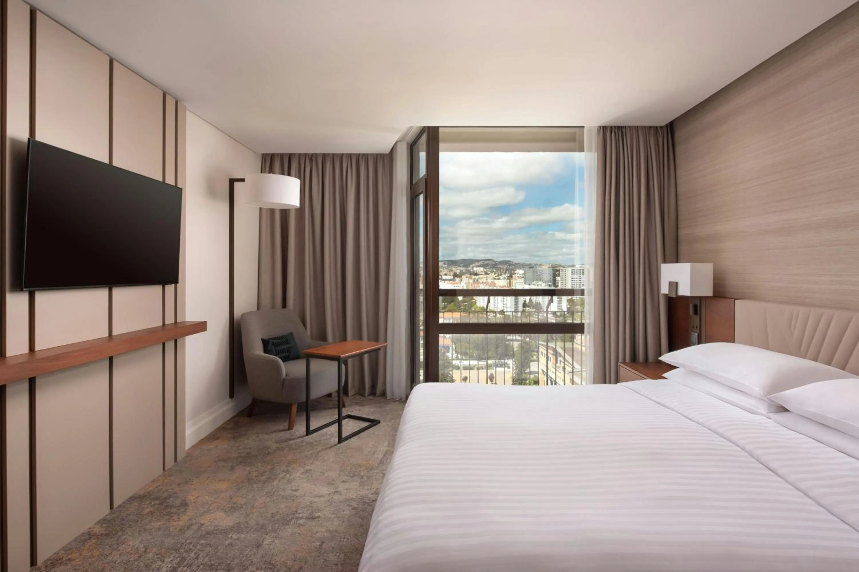 Bedroom, Bed in Lisbon Marriott Hotel