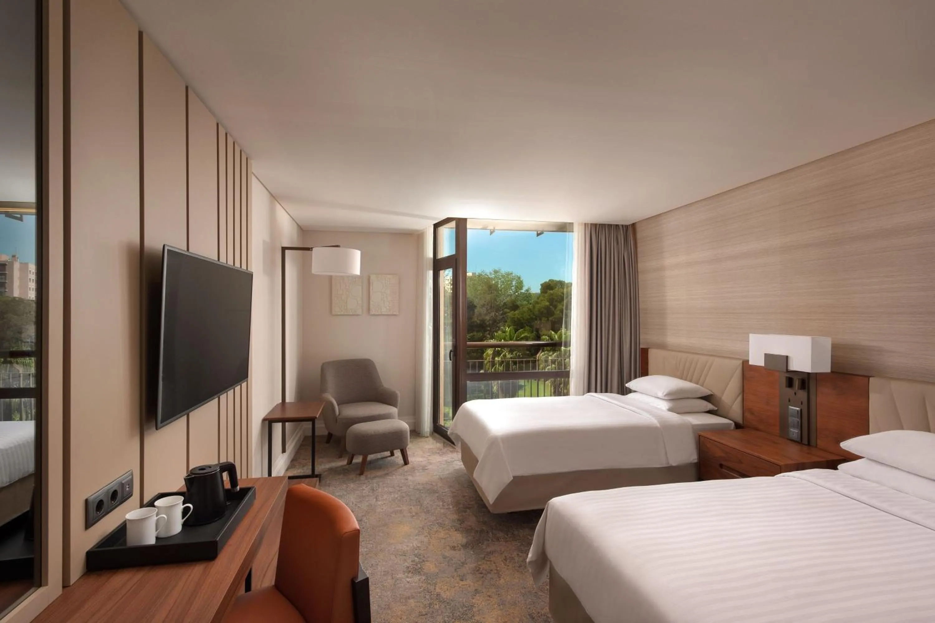 Bedroom, Bed in Lisbon Marriott Hotel