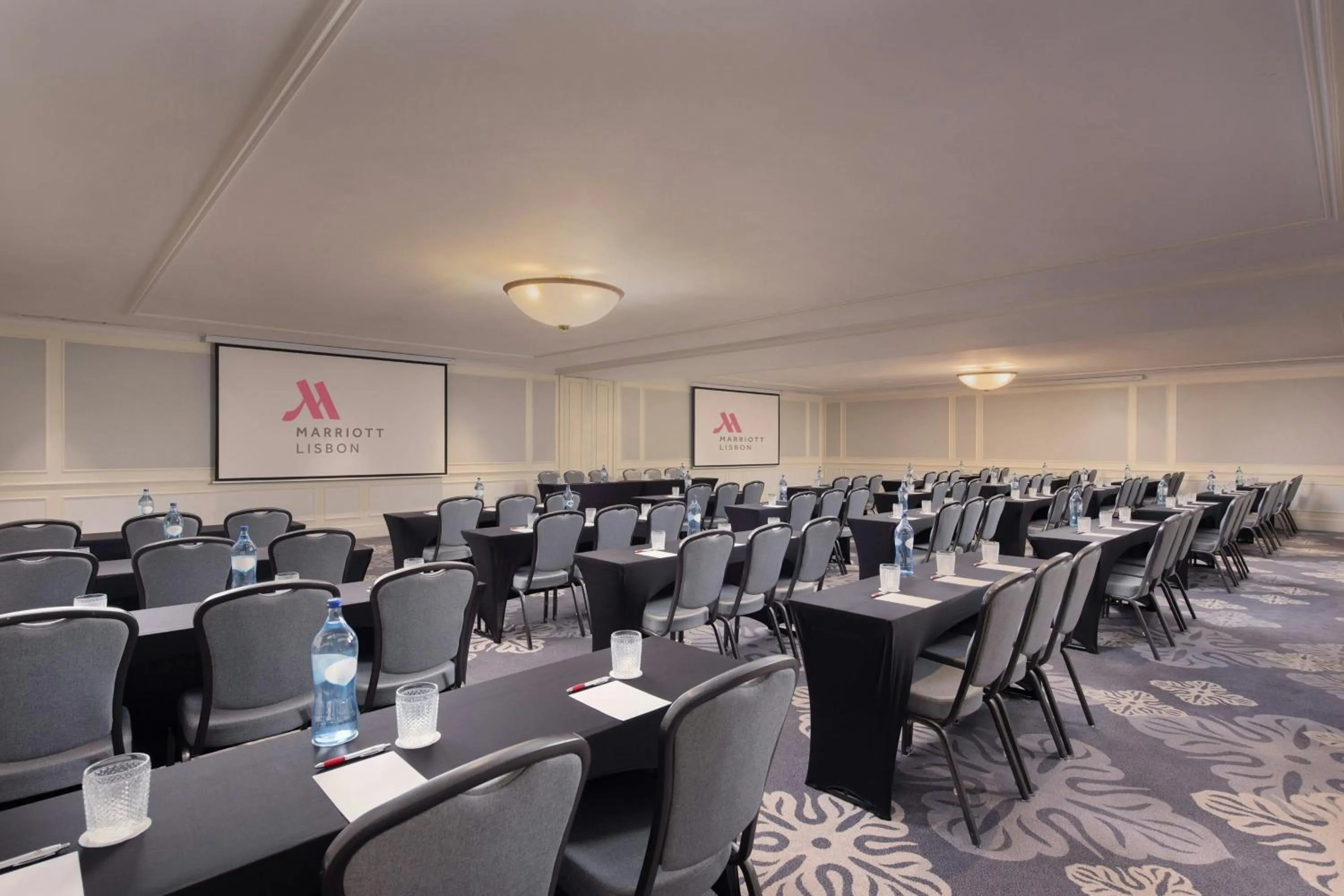 Meeting/conference room in Lisbon Marriott Hotel