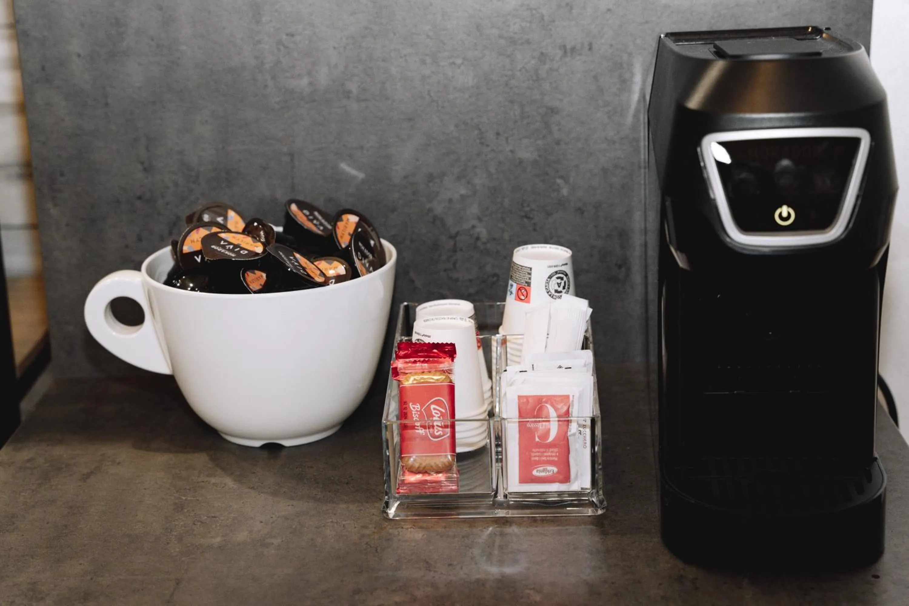 Coffee/tea facilities in 47 Steps