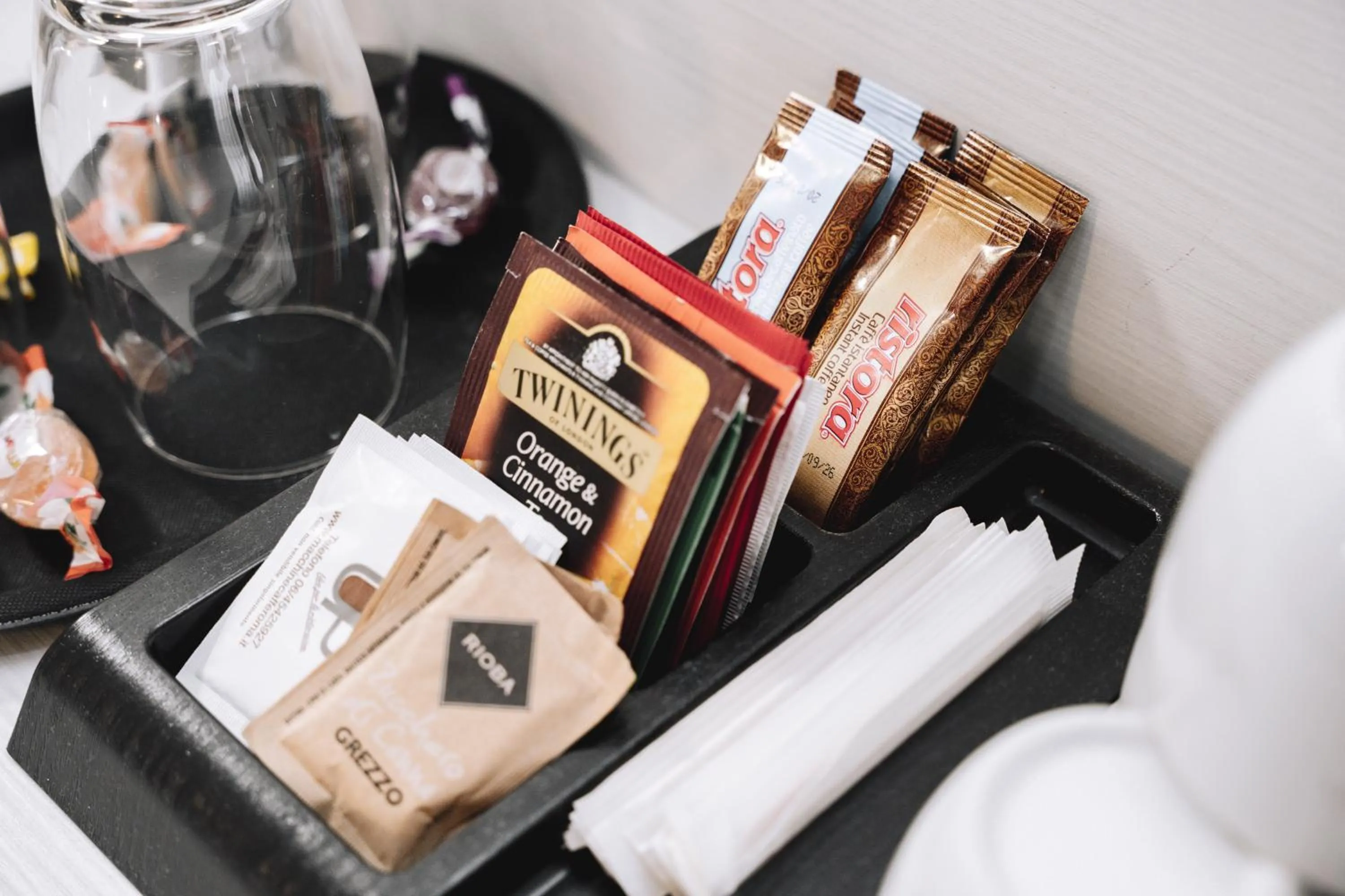 Coffee/tea facilities in 47 Steps