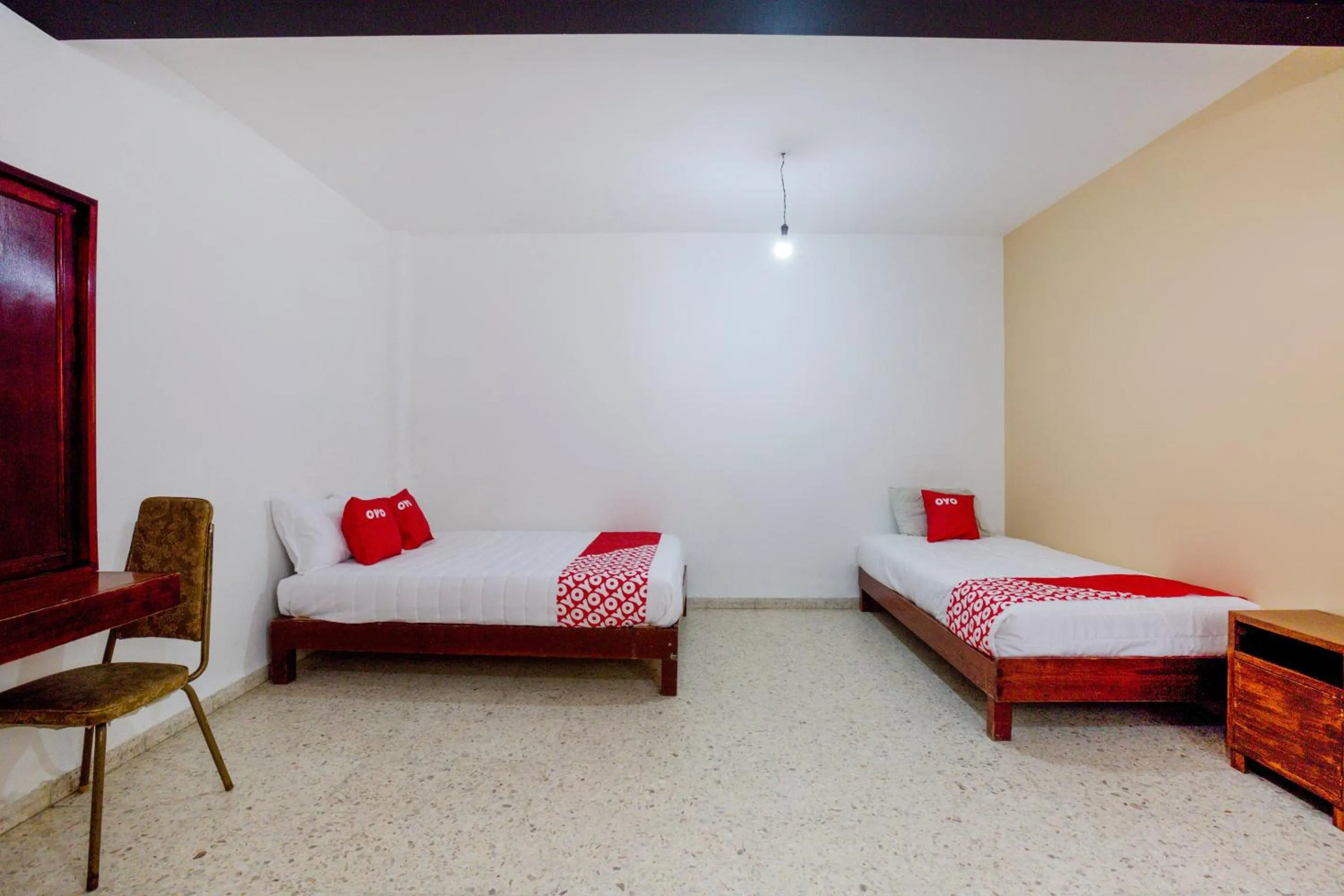 Bedroom, Bed in OYO Hotel Emperador, Oaxaca