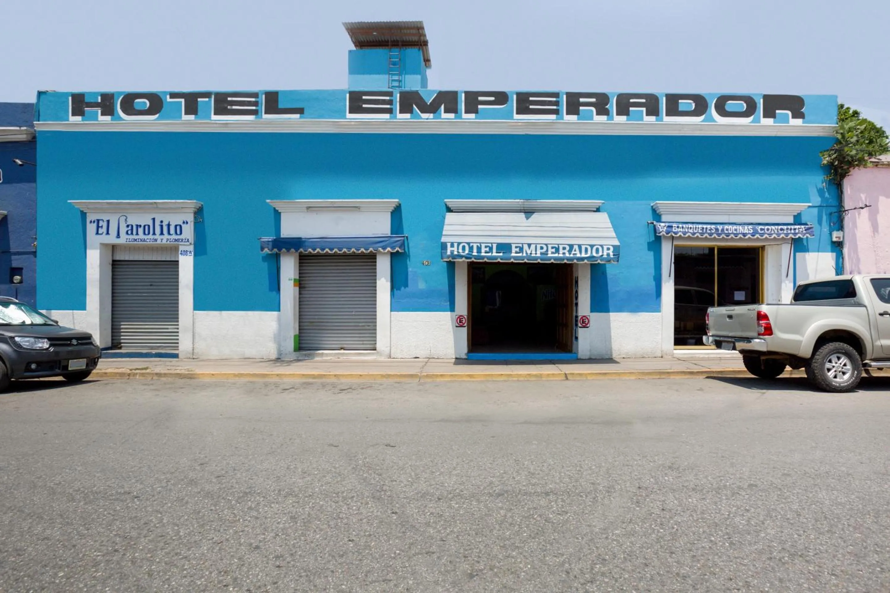 Facade/entrance in OYO Hotel Emperador, Oaxaca