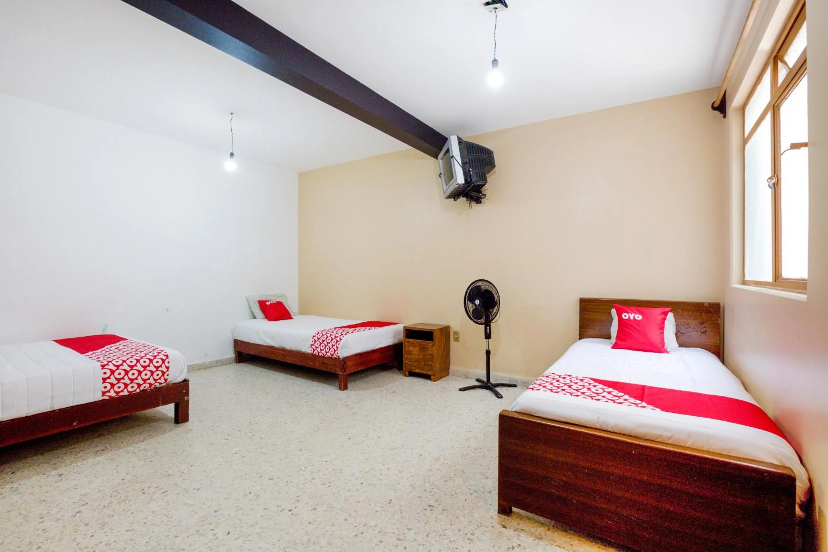 Bedroom, Bed in OYO Hotel Emperador, Oaxaca