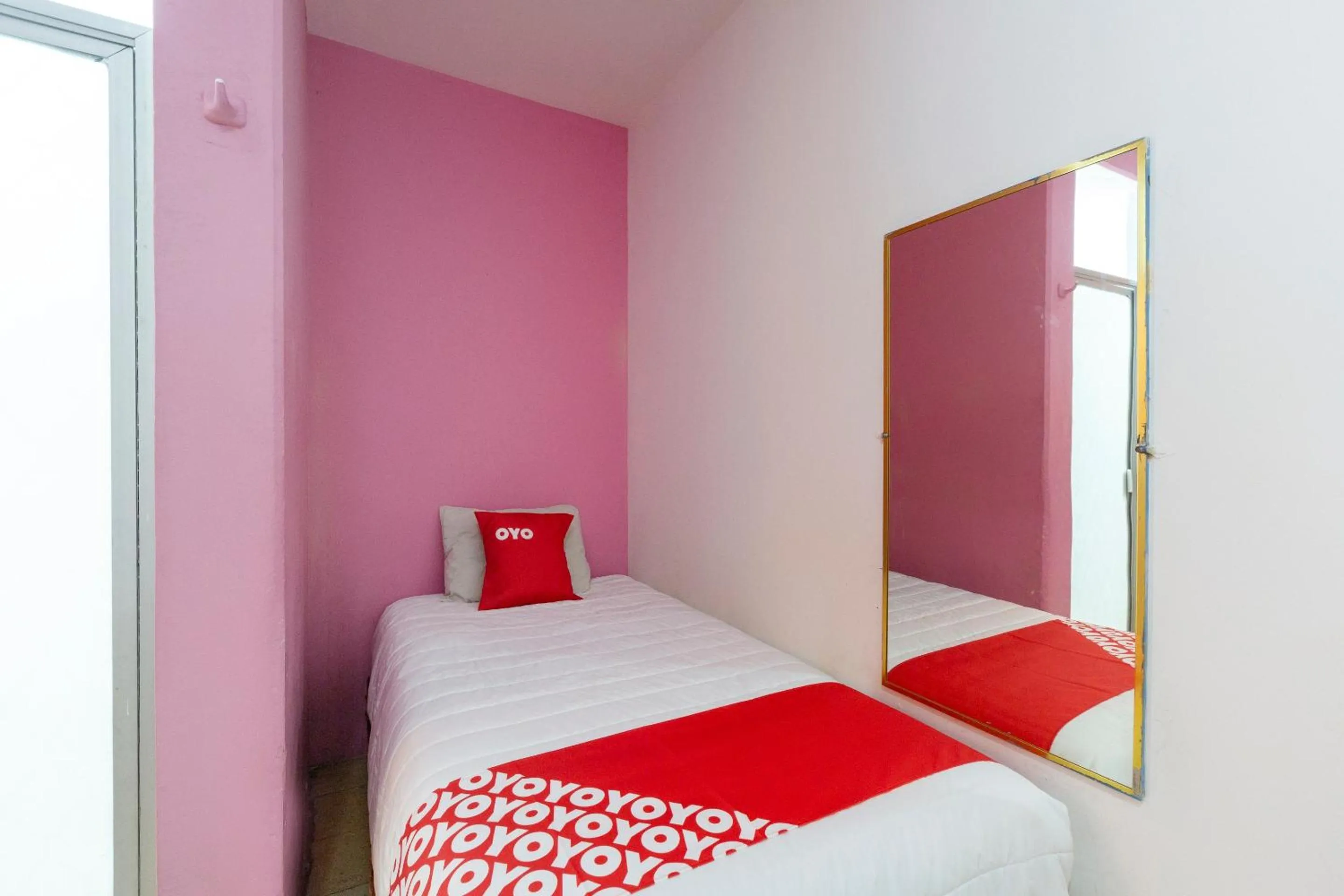 Bedroom, Bed in OYO Hotel Emperador, Oaxaca