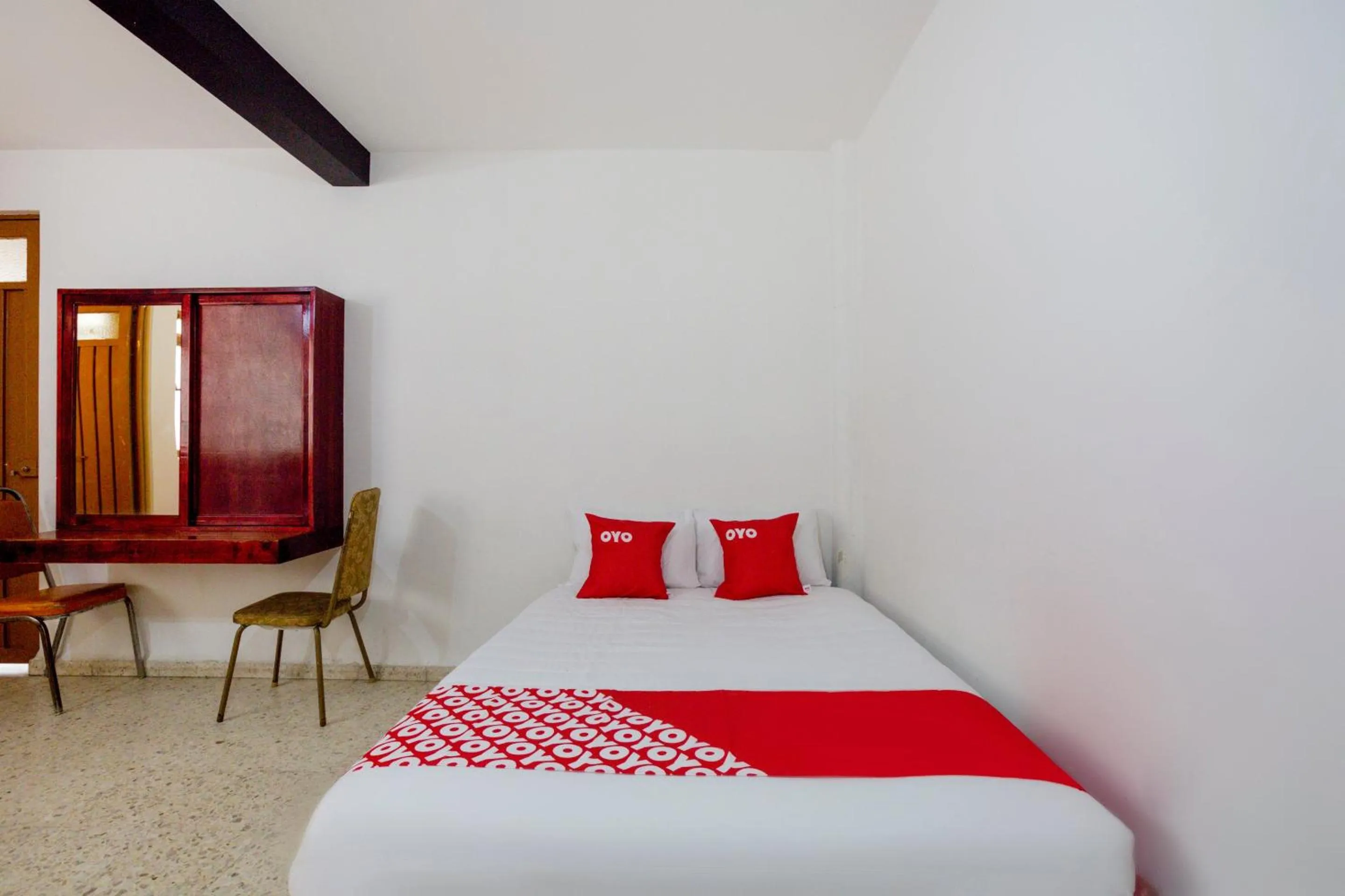 Bedroom, Bed in OYO Hotel Emperador, Oaxaca