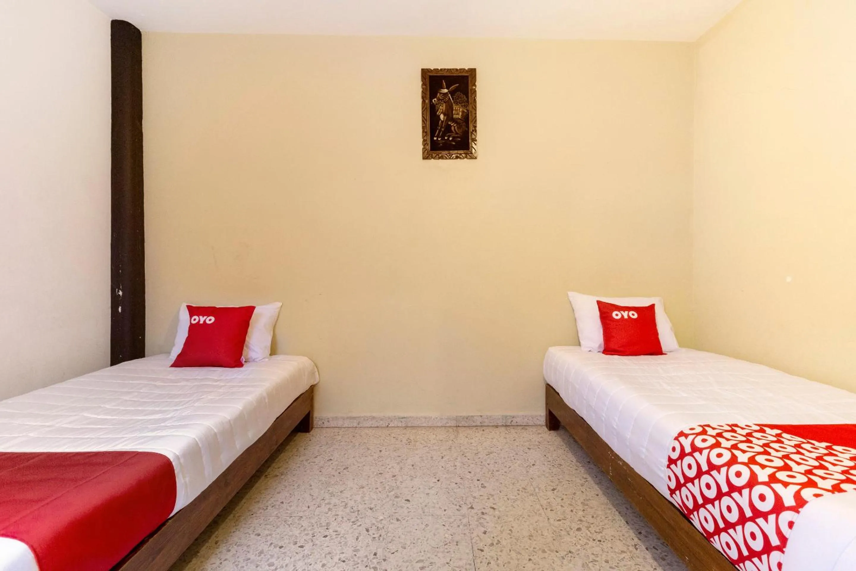 Bedroom, Bed in OYO Hotel Emperador, Oaxaca