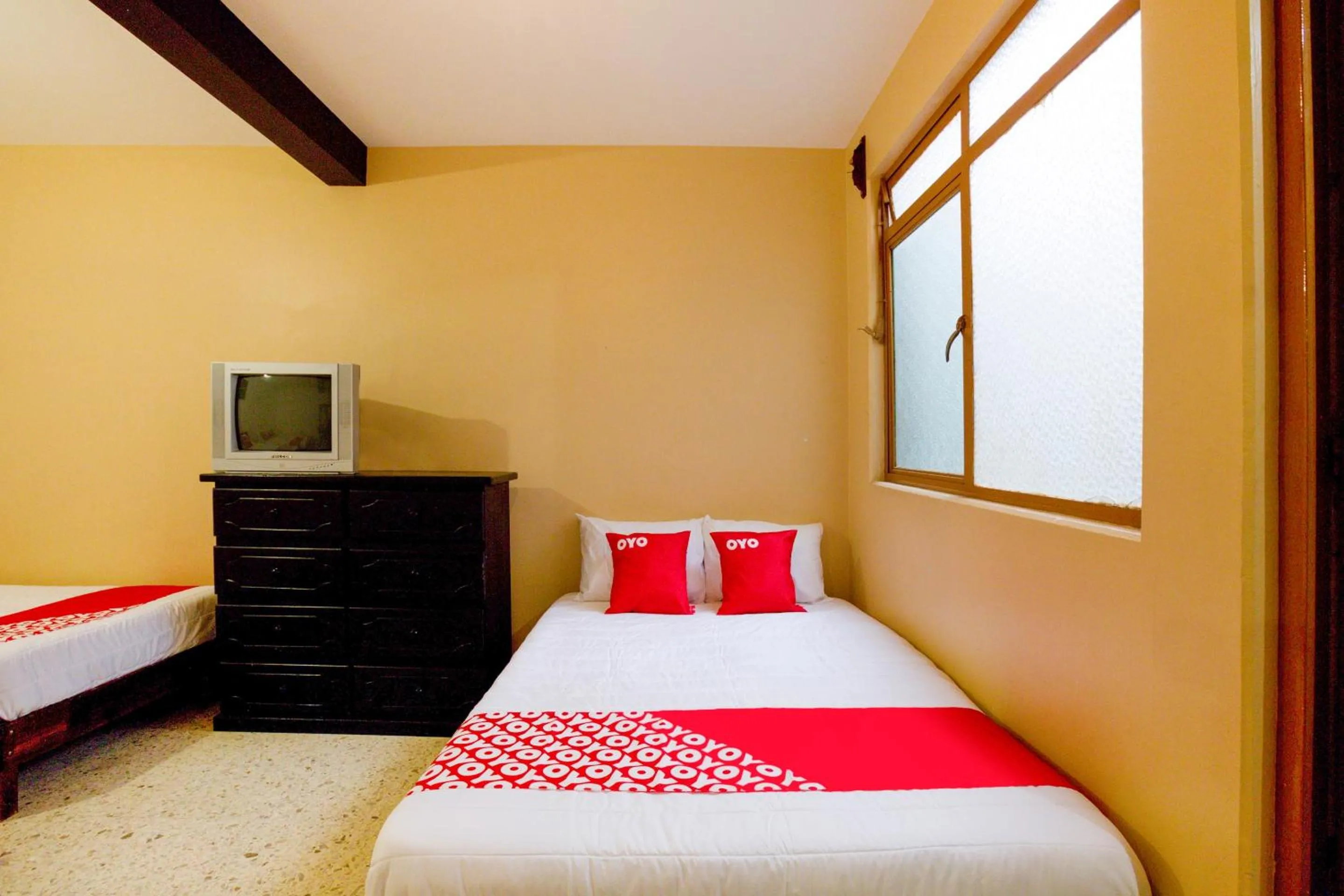 Bedroom, Bed in OYO Hotel Emperador, Oaxaca