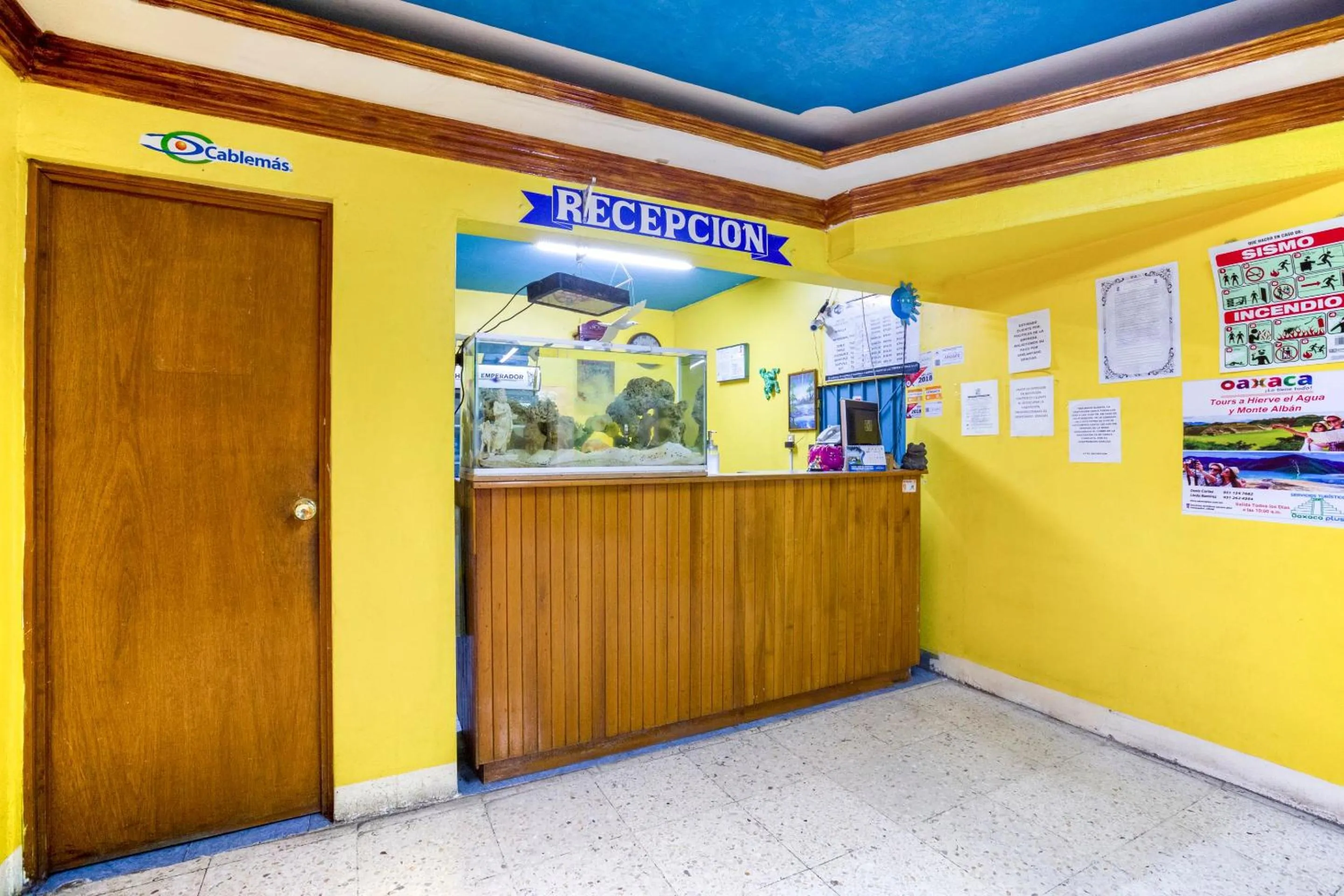 Lobby or reception in OYO Hotel Emperador, Oaxaca