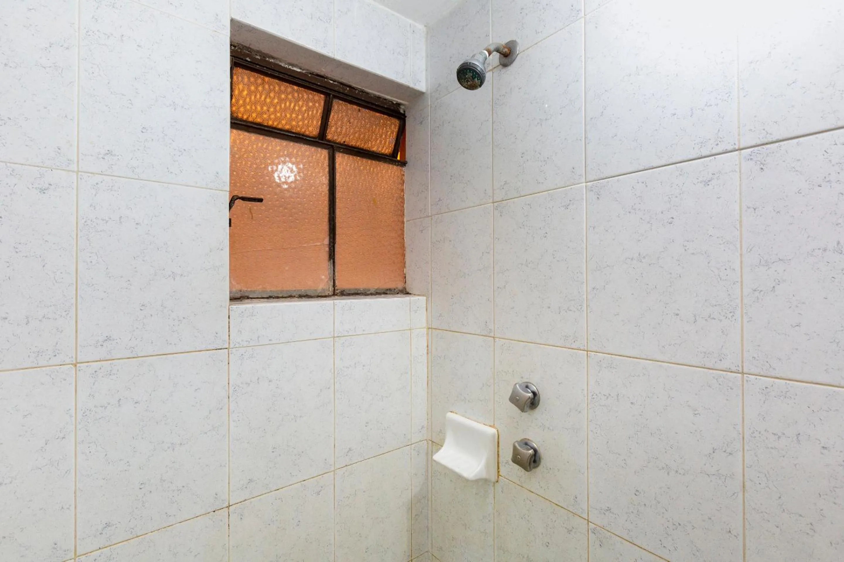 Bathroom in OYO Hotel Emperador, Oaxaca