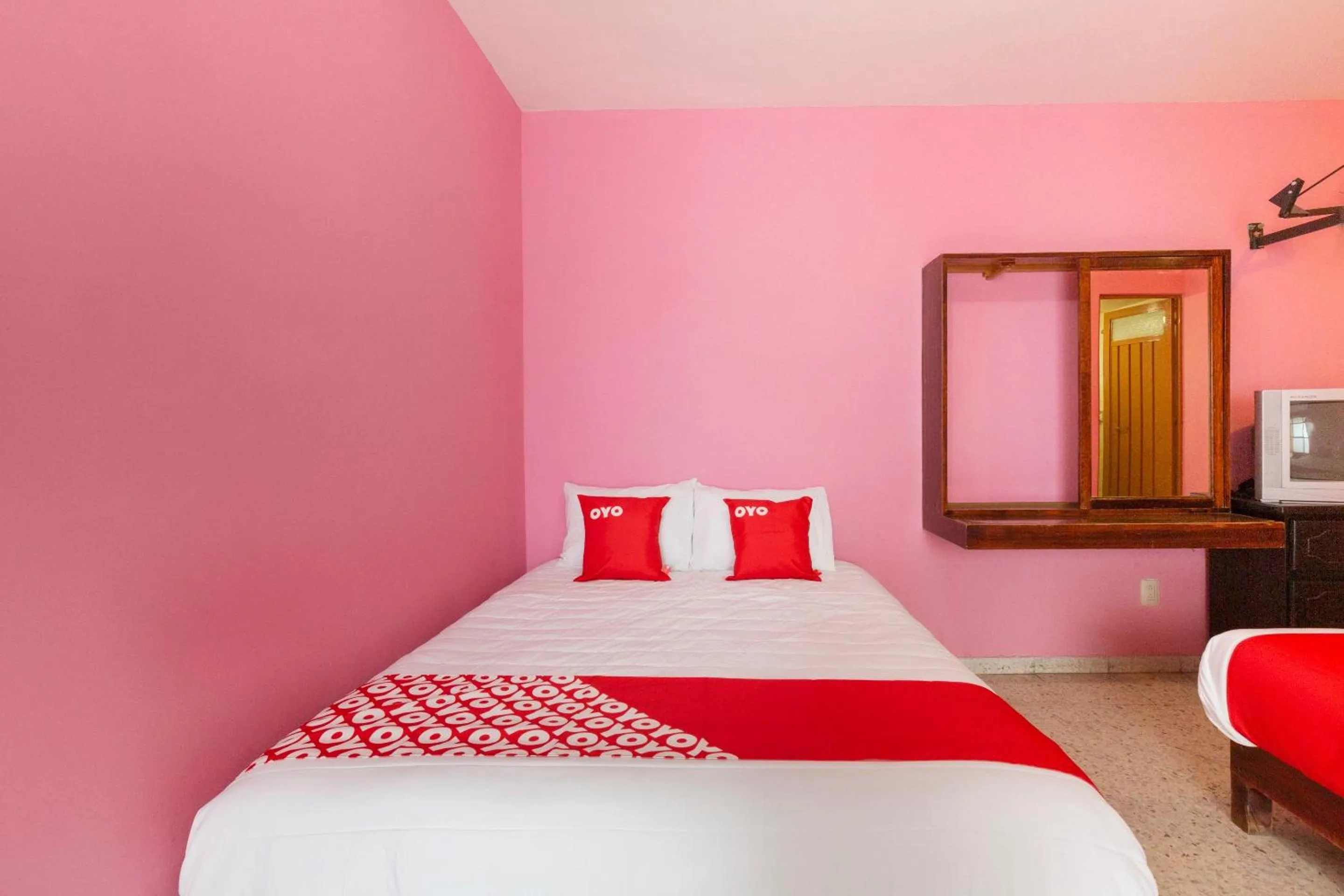 Bedroom, Bed in OYO Hotel Emperador, Oaxaca