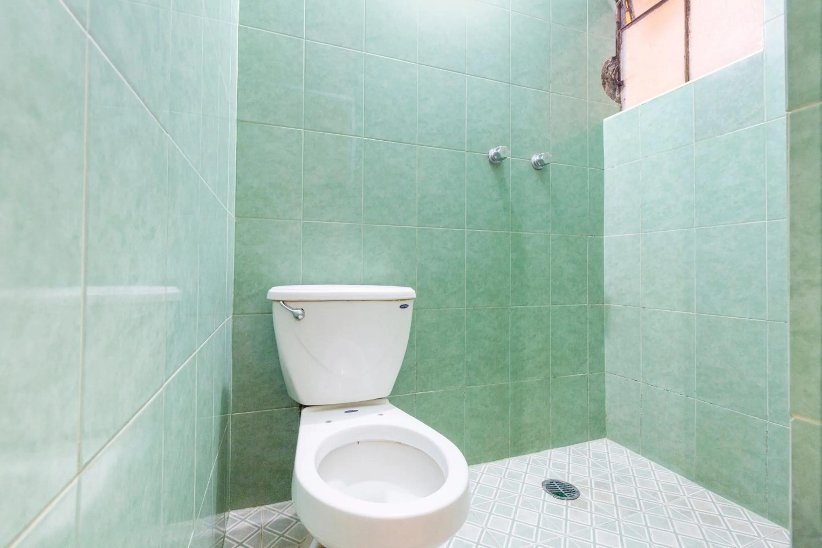 Bathroom in OYO Hotel Emperador, Oaxaca