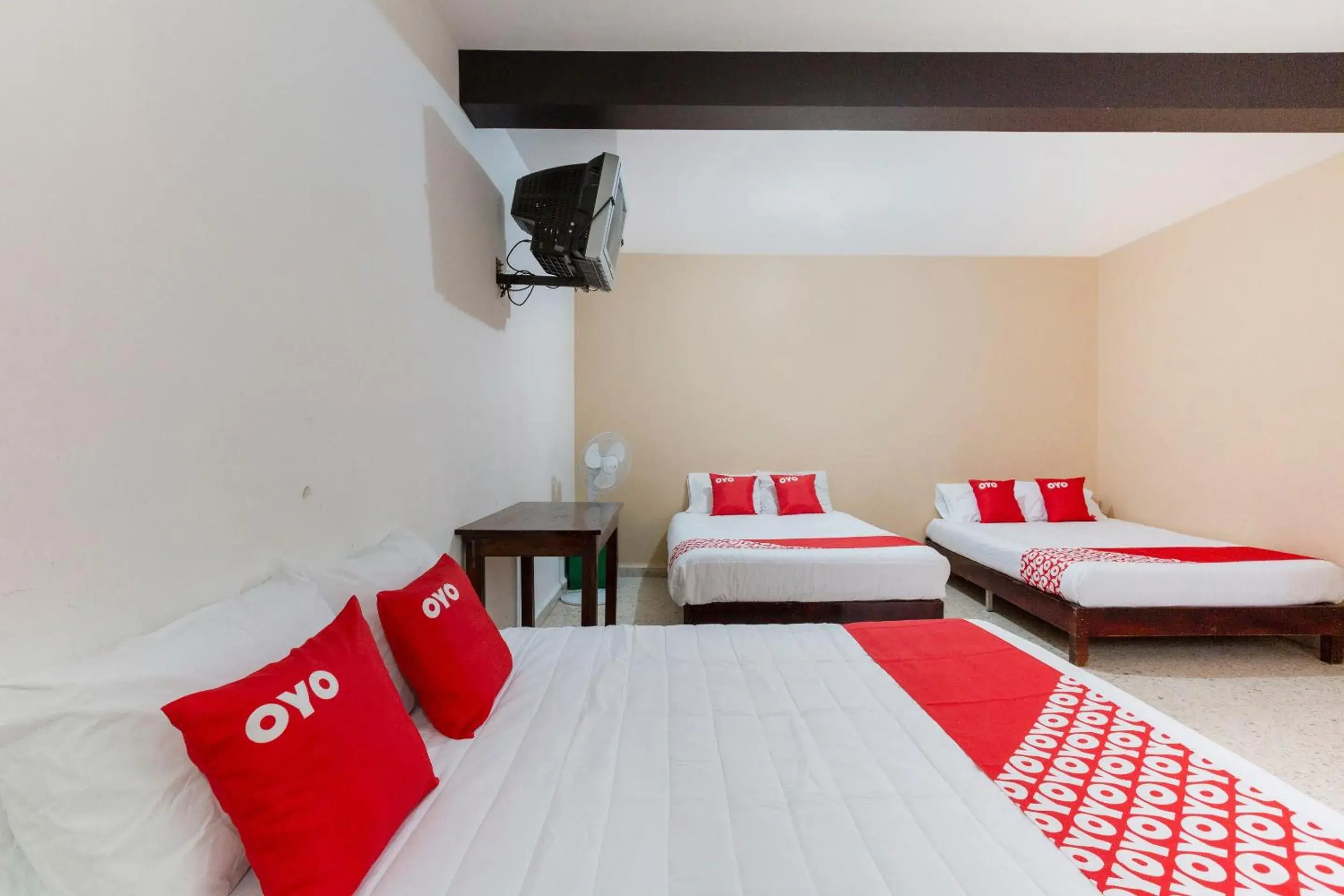 Bedroom, Bed in OYO Hotel Emperador, Oaxaca Bedroom, Bed in OYO Hotel Emperador, Oaxaca