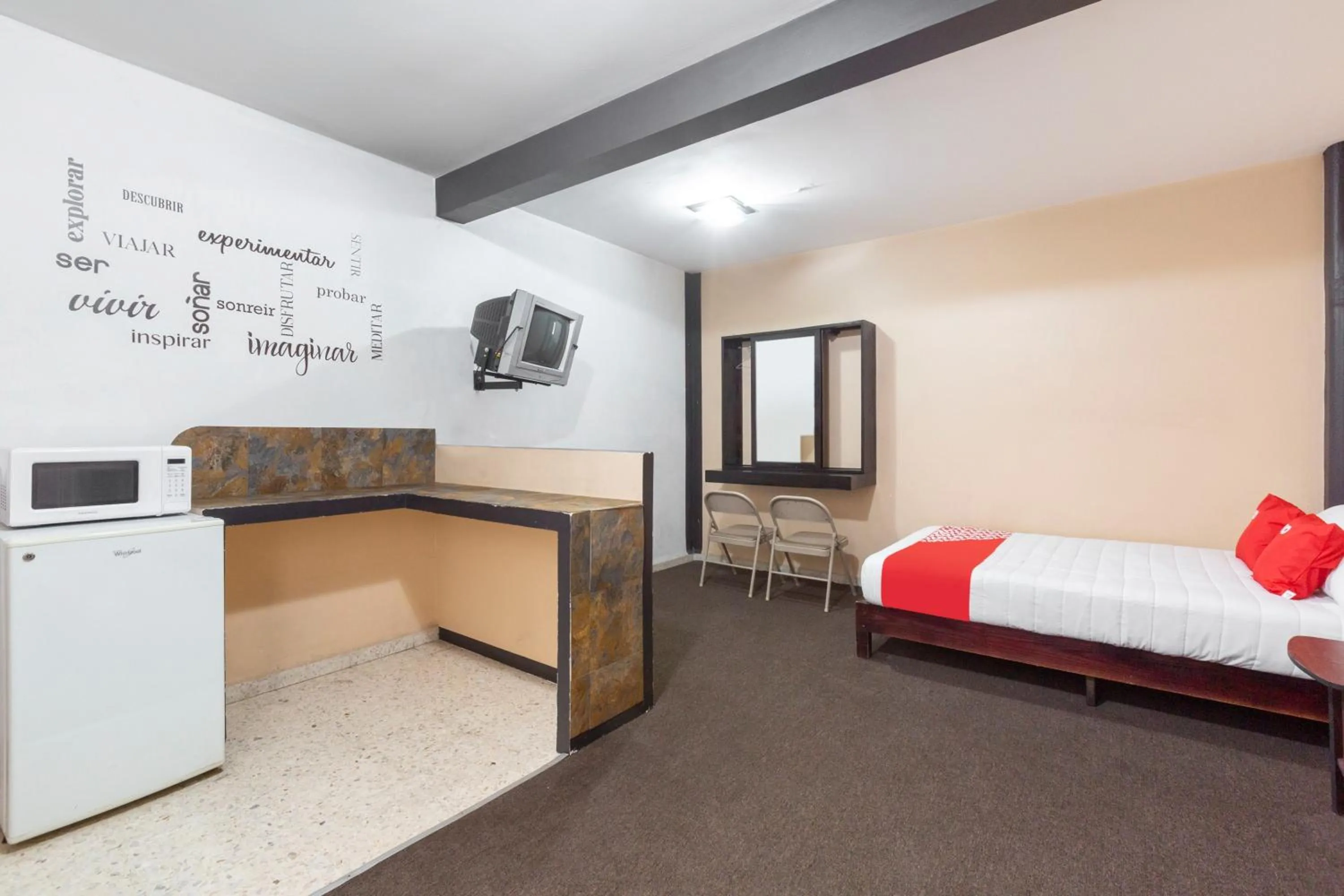 Bedroom, Bed in OYO Hotel Emperador, Oaxaca