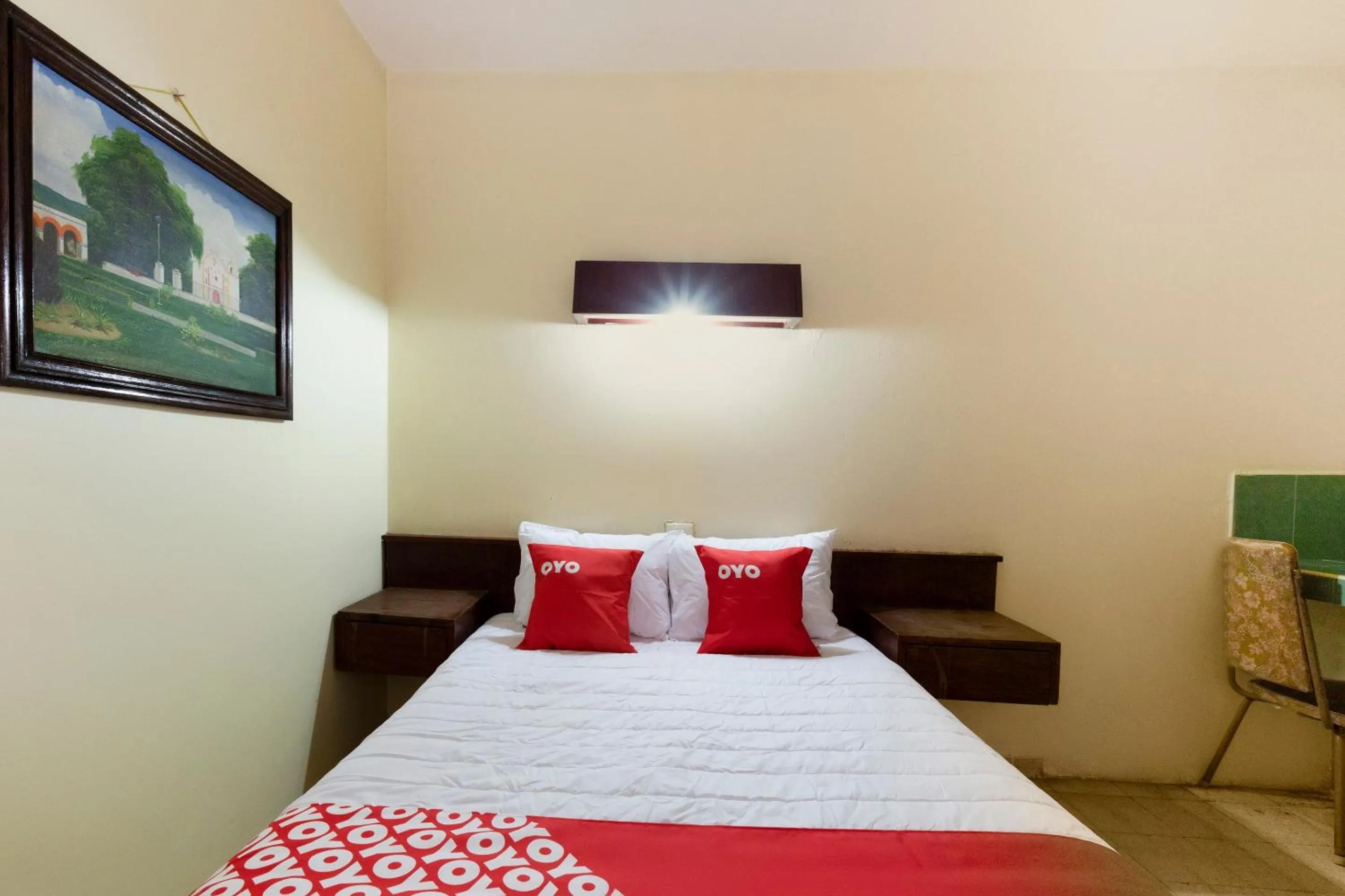 Bedroom, Bed in OYO Hotel Emperador, Oaxaca