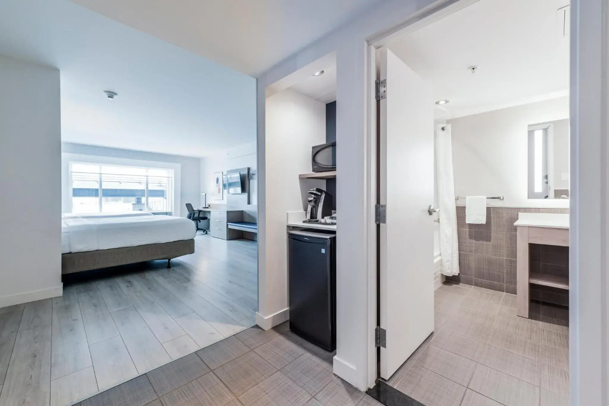 Photo of the whole room, Bed in Holiday Inn Express Hotel & Suites Saint - Hyacinthe by IHG Photo of the whole room, Bed in Holiday Inn Express Hotel & Suites Saint - Hyacinthe by IHG