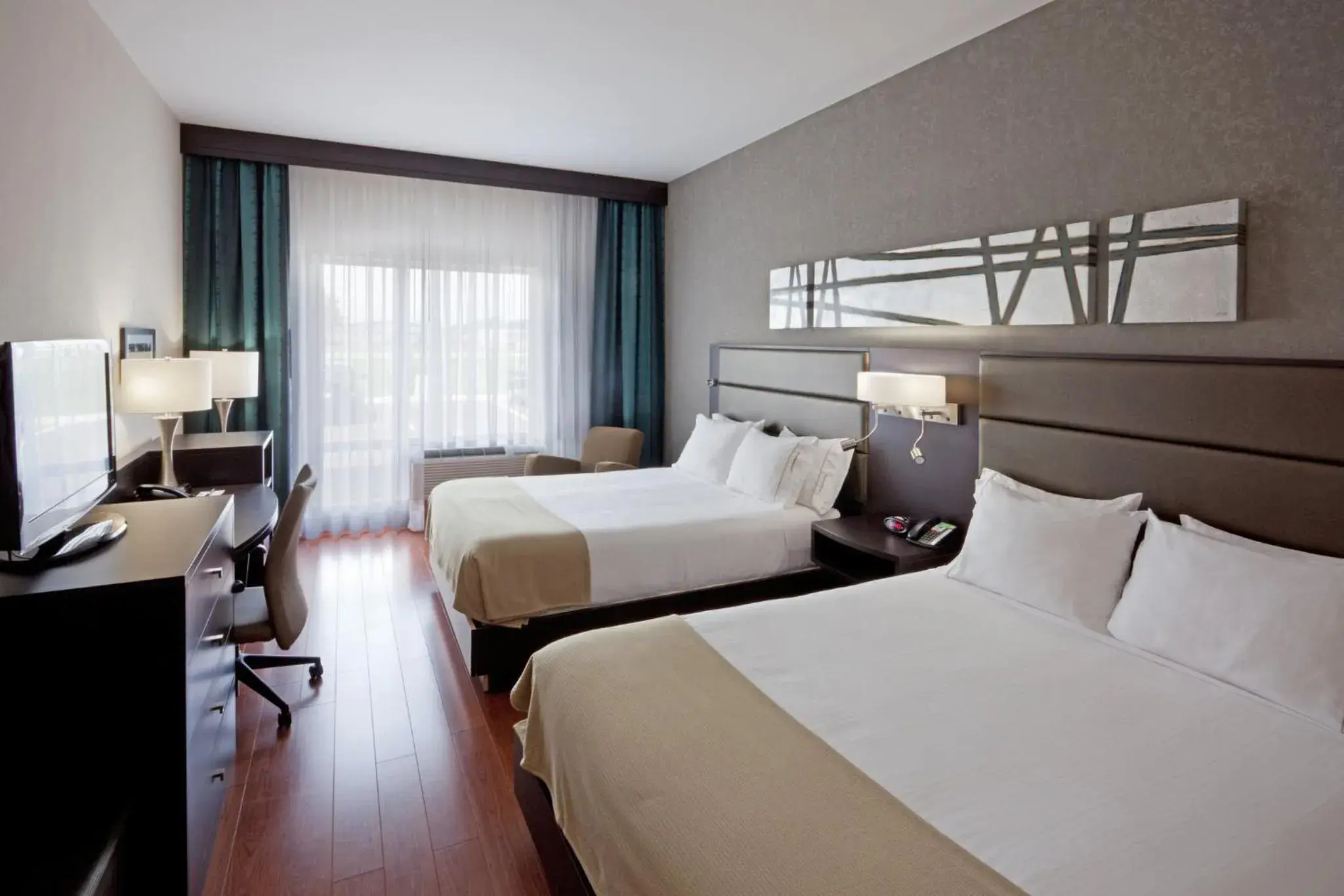 Photo of the whole room, Bed in Holiday Inn Express Hotel & Suites Saint - Hyacinthe by IHG Photo of the whole room, Bed in Holiday Inn Express Hotel & Suites Saint - Hyacinthe by IHG