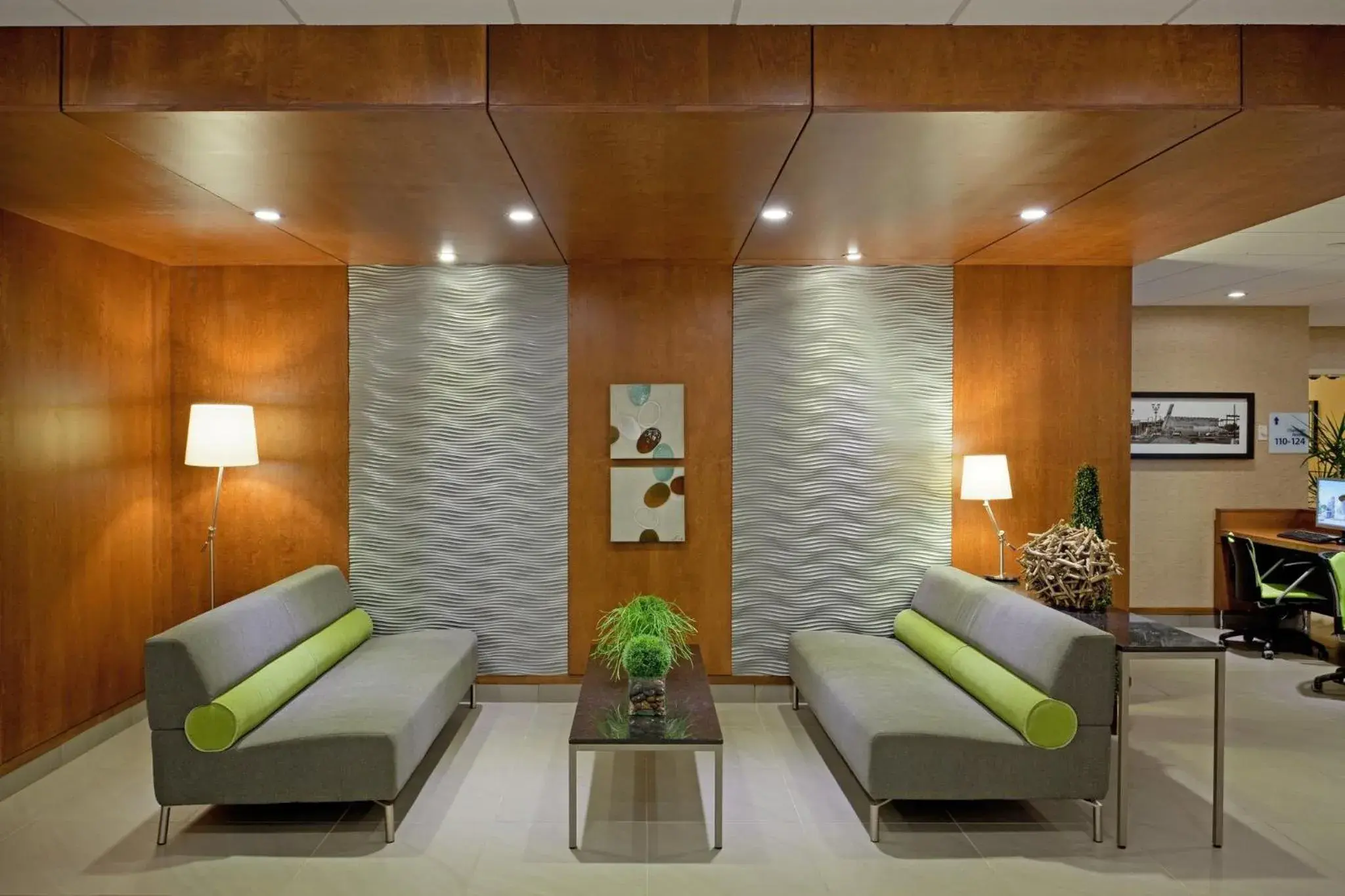 Property building in Holiday Inn Express Hotel & Suites Saint - Hyacinthe by IHG Property building in Holiday Inn Express Hotel & Suites Saint - Hyacinthe by IHG