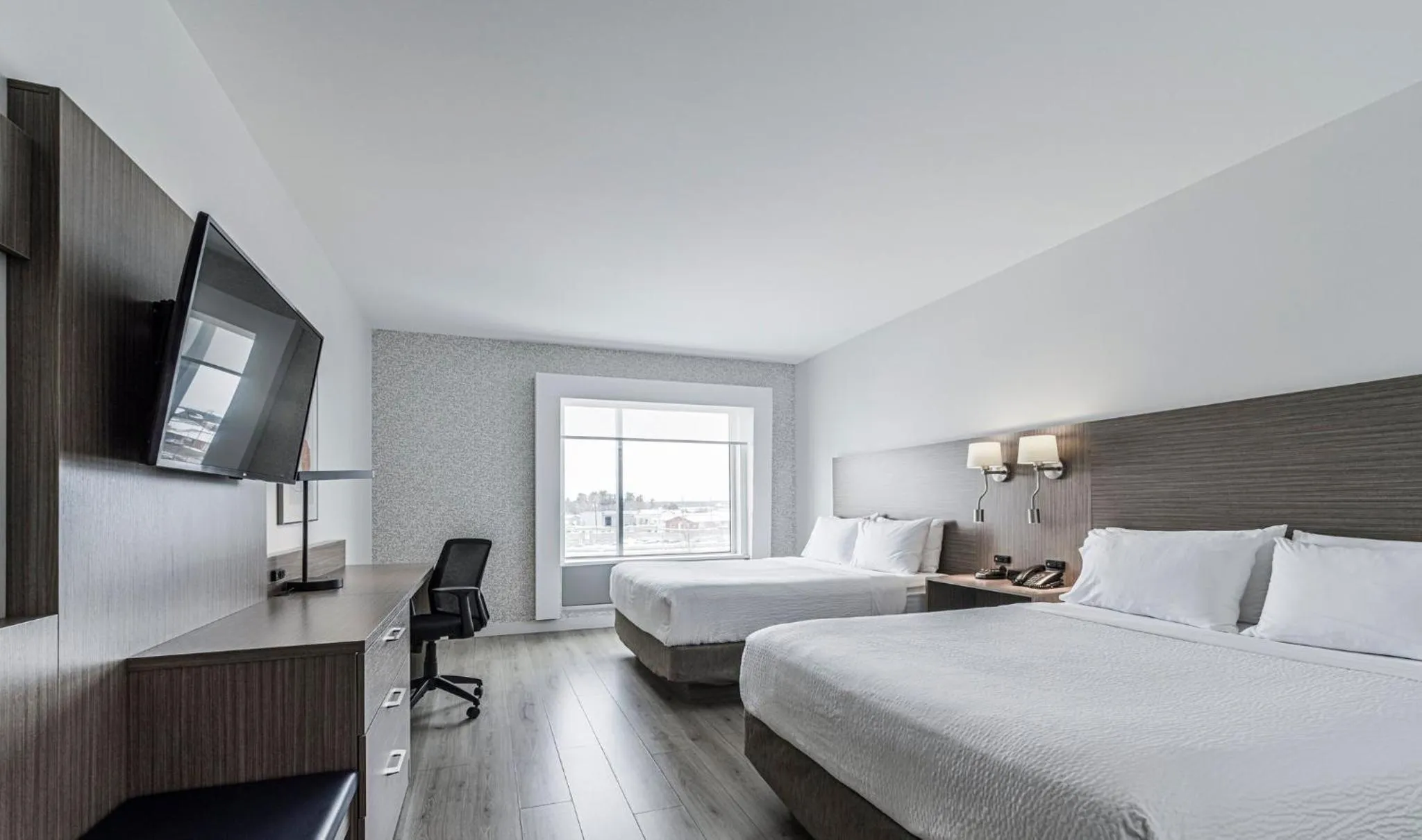 Photo of the whole room, Bed in Holiday Inn Express Hotel & Suites Saint - Hyacinthe by IHG
