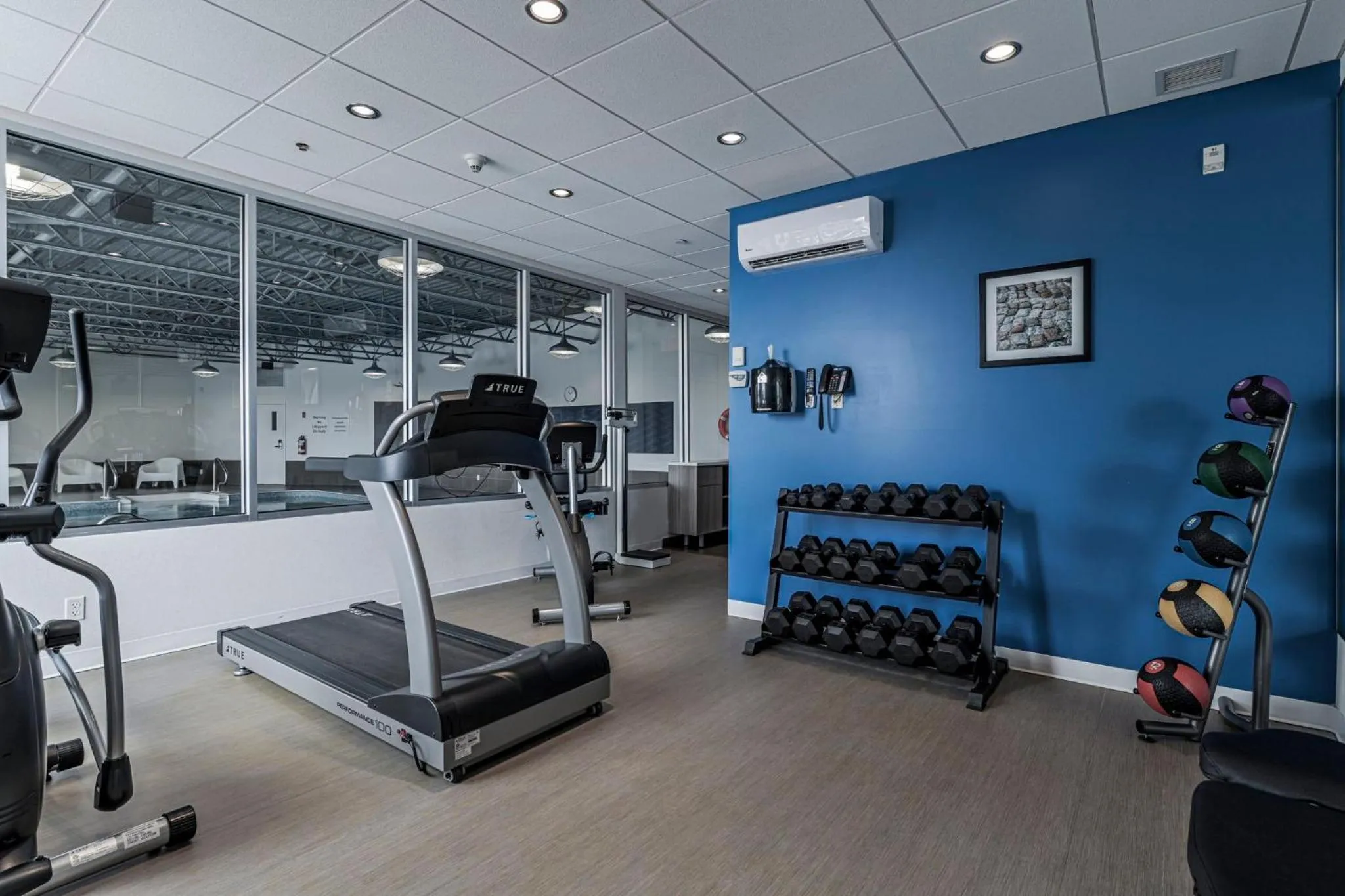 Spa and wellness centre/facilities in Holiday Inn Express Hotel & Suites Saint - Hyacinthe by IHG