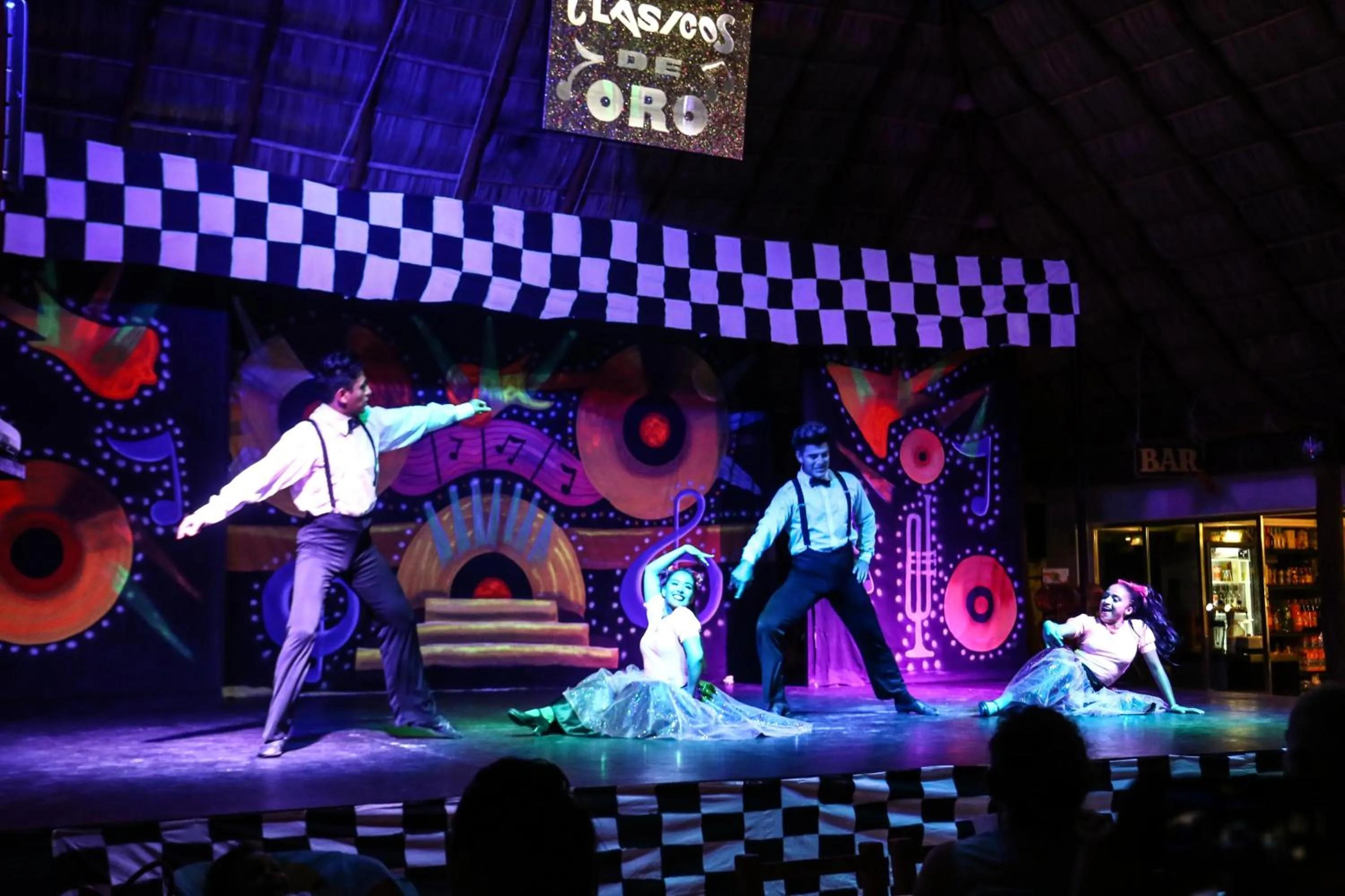 Evening entertainment in La Quinta Gran Bahía, Cuastecomates - Todo Incluido