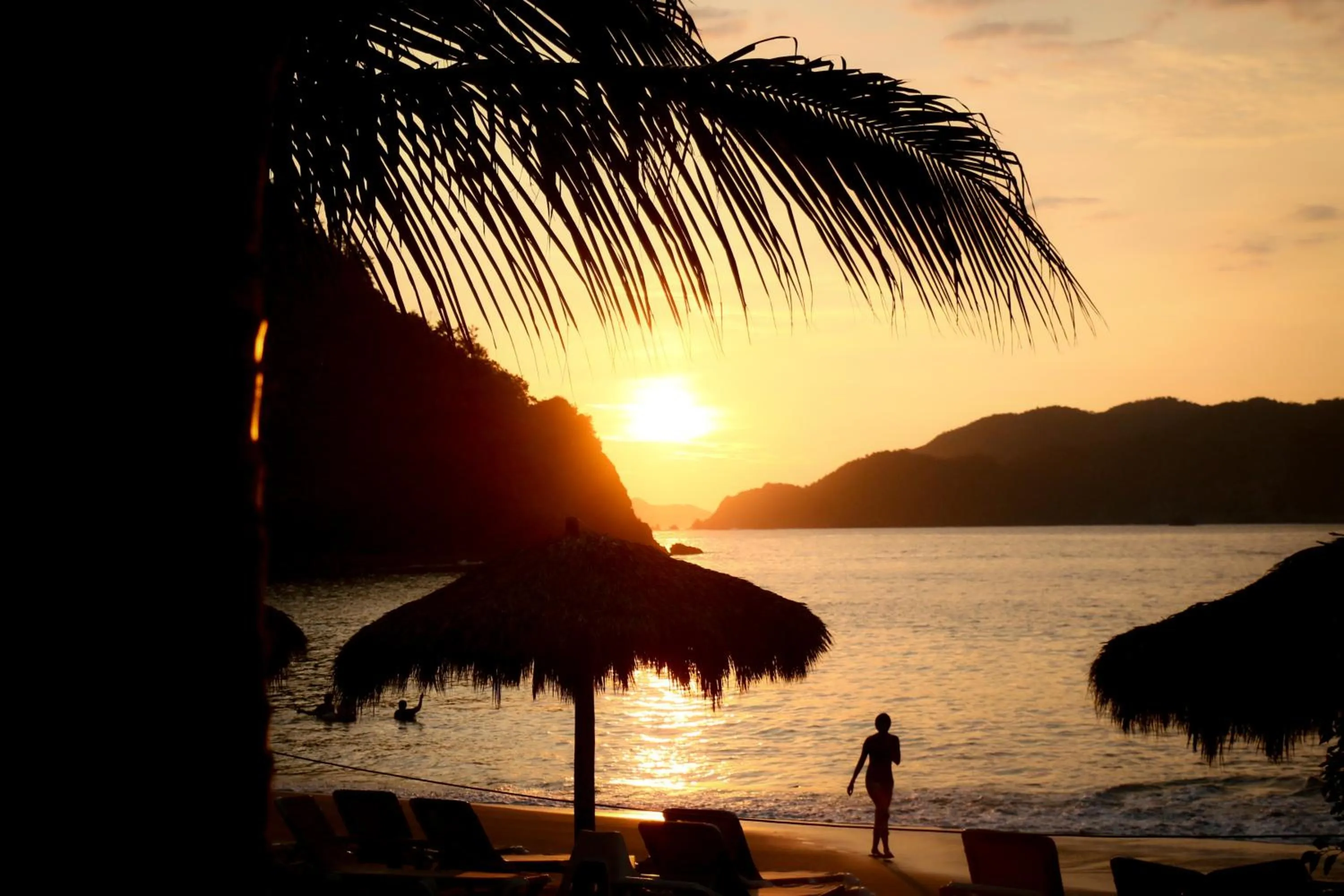 Beach in La Quinta Gran Bahía, Cuastecomates - Todo Incluido