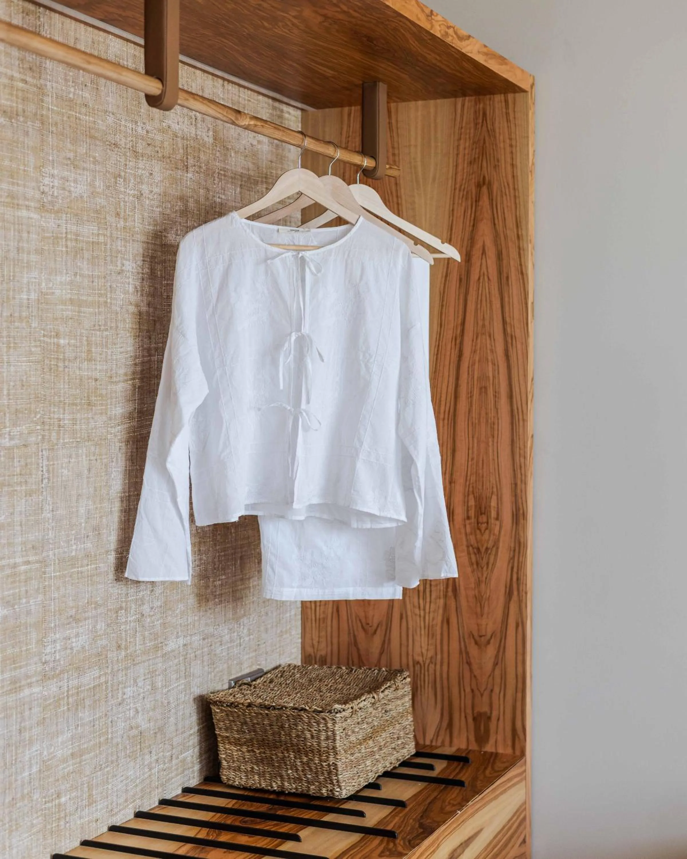 wardrobe in Upon Vila - Alcochete Hotel