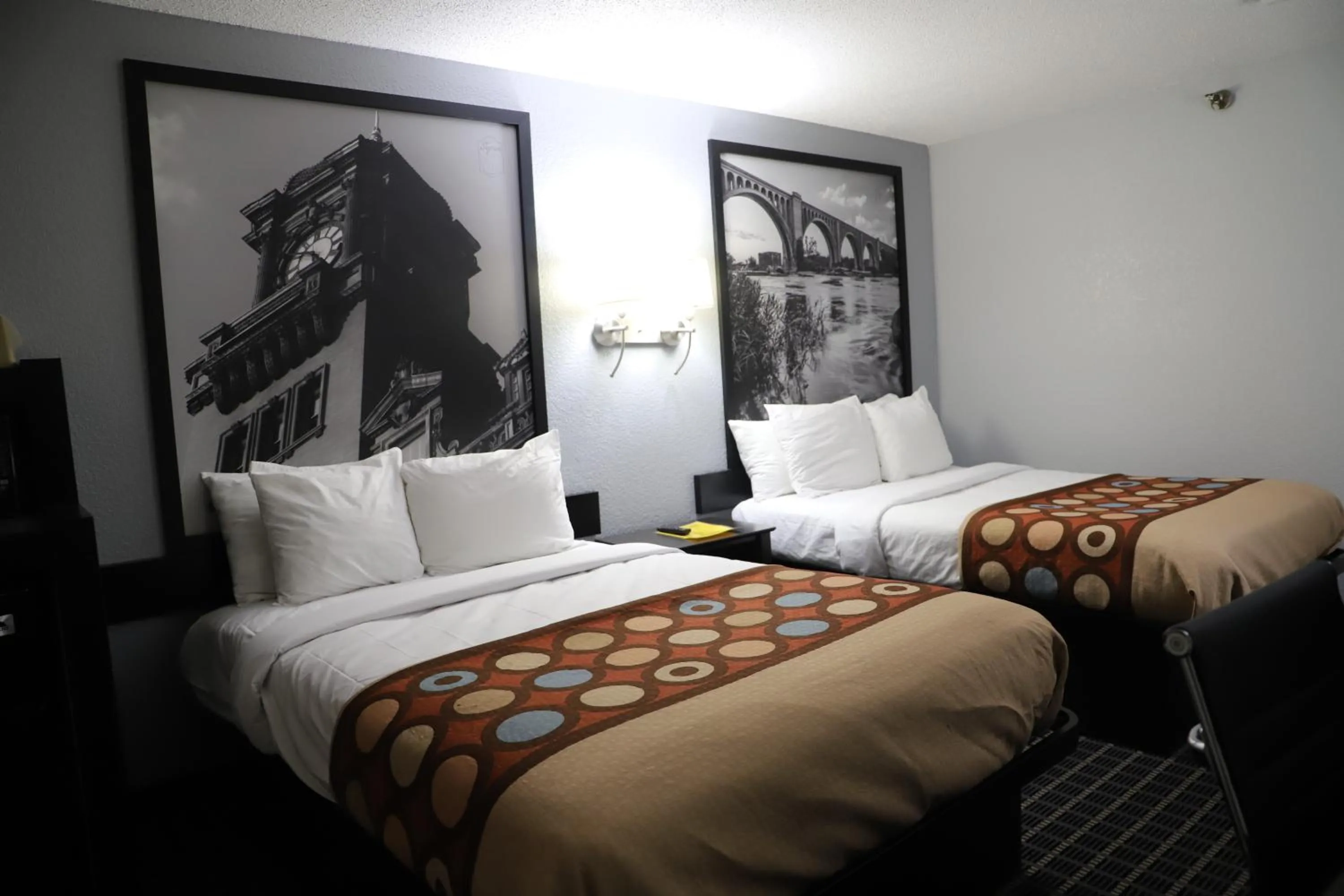 Bed in Super 8 by Wyndham Richmond Airport VA