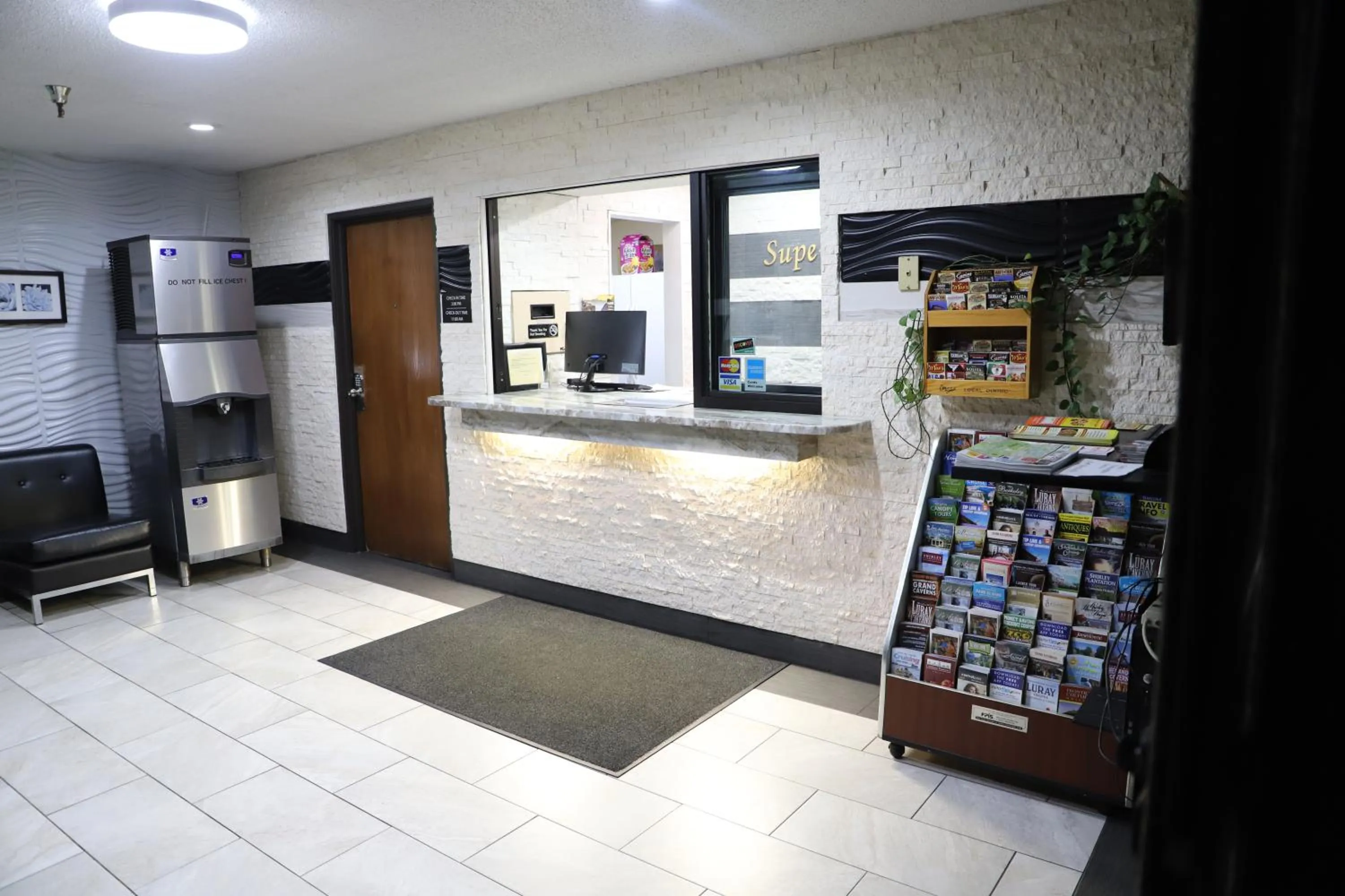 Super 8 by Wyndham Richmond Airport VA