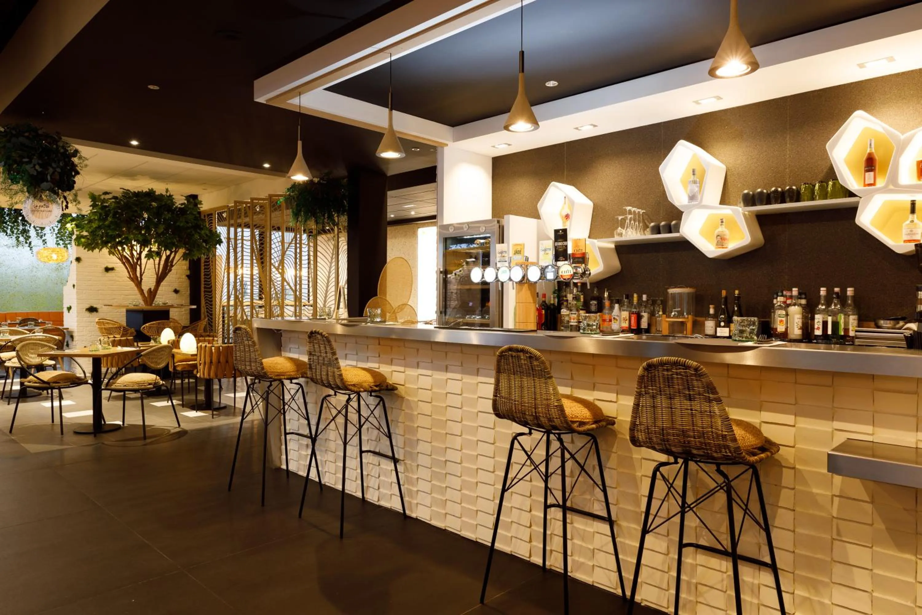 Restaurant/places to eat in Kyriad Prestige Amiens Poulainville - Hotel and Spa