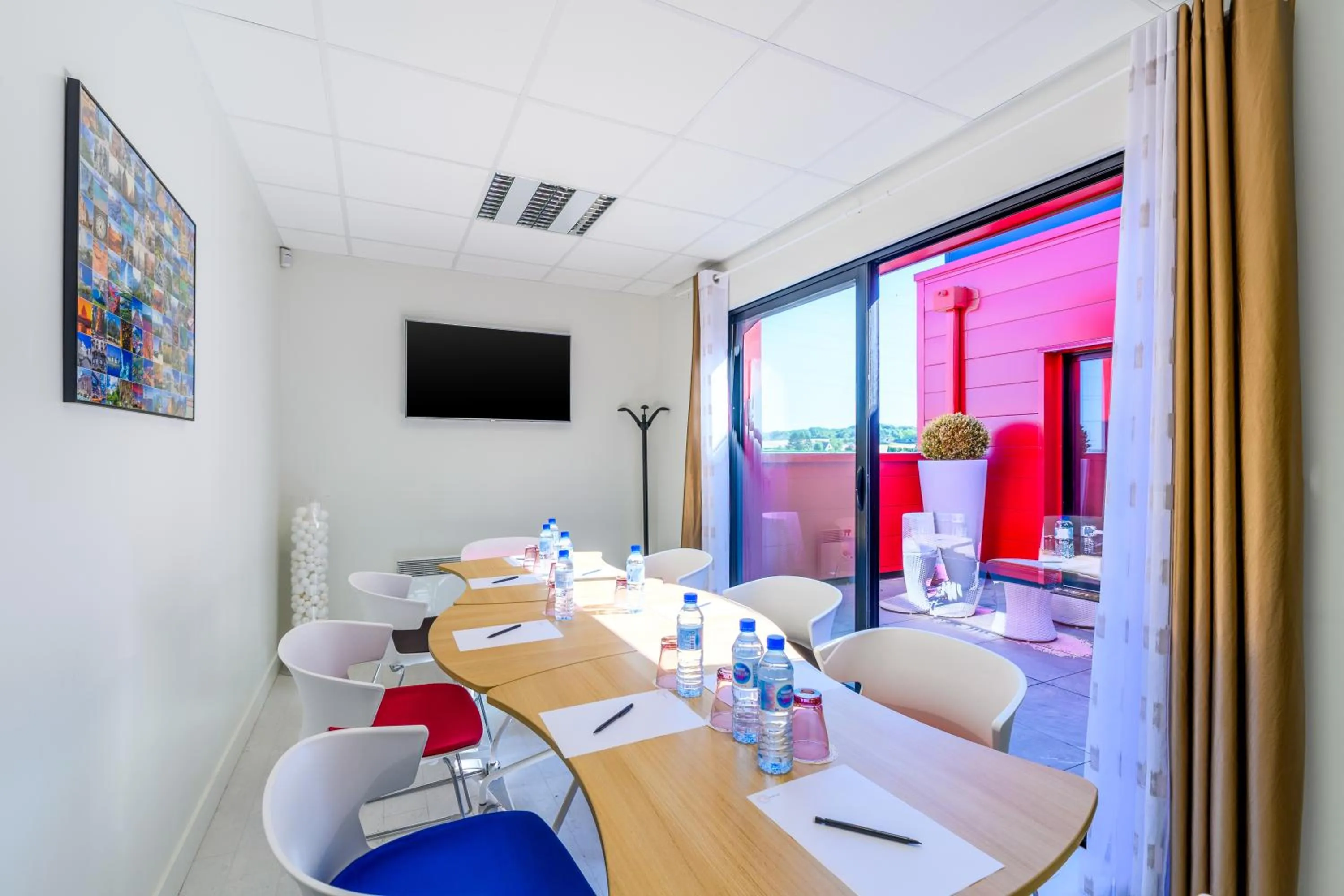 Business facilities in Kyriad Prestige Amiens Poulainville - Hotel and Spa