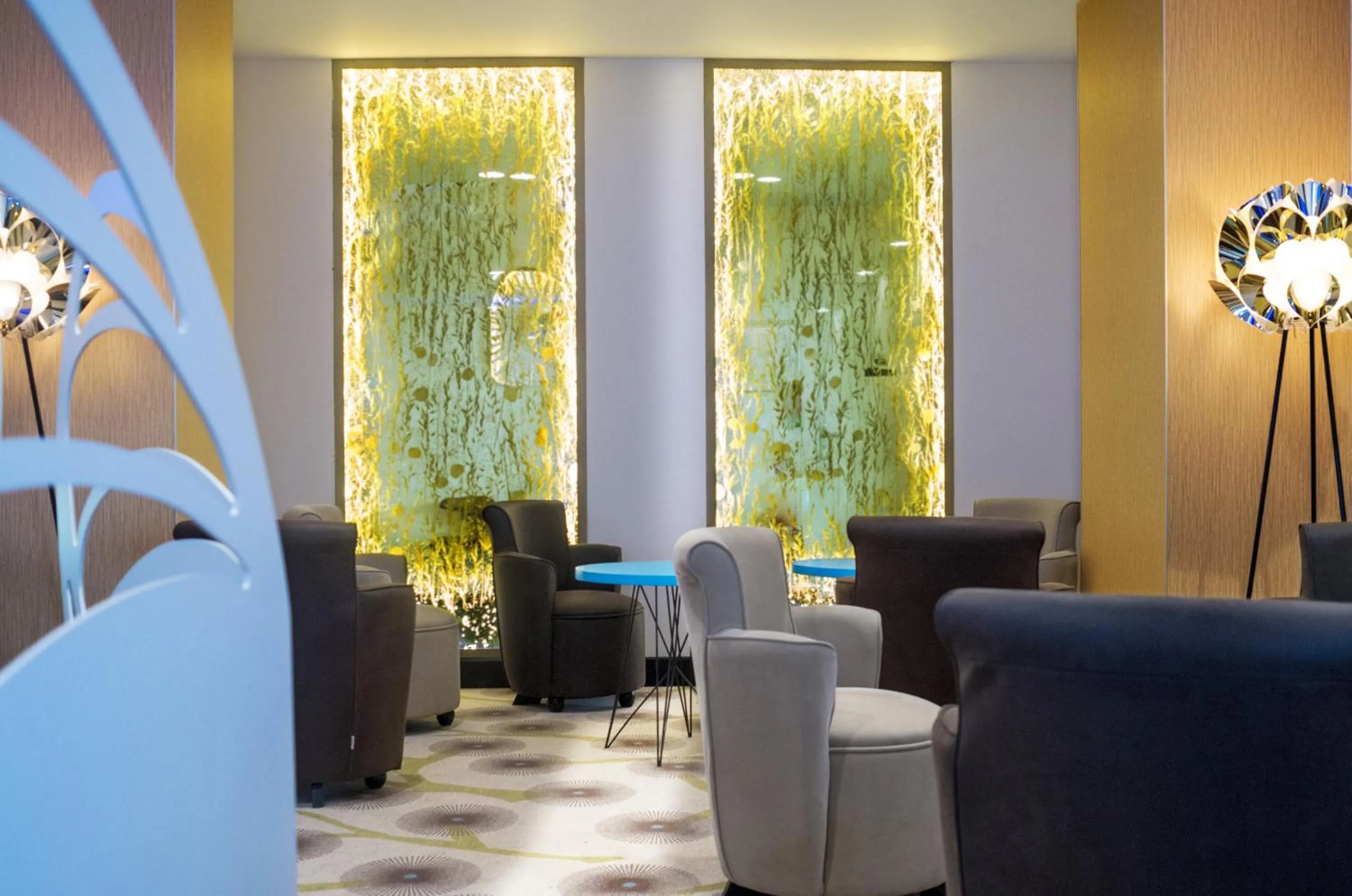 Lounge or bar in Kyriad Prestige Amiens Poulainville - Hotel and Spa