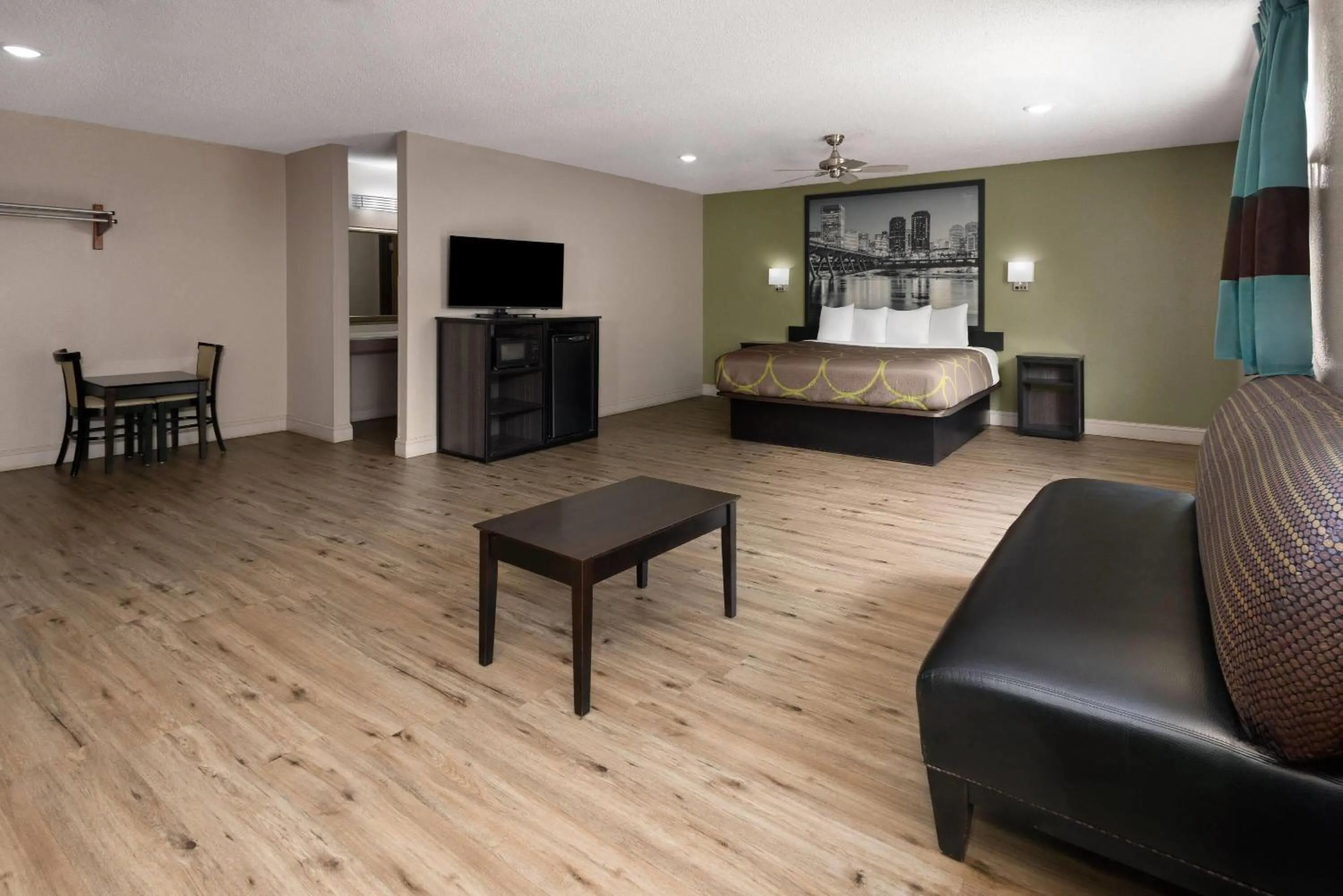 Photo of the whole room in Super 8 by Wyndham Richmond Midlothian Turnpike