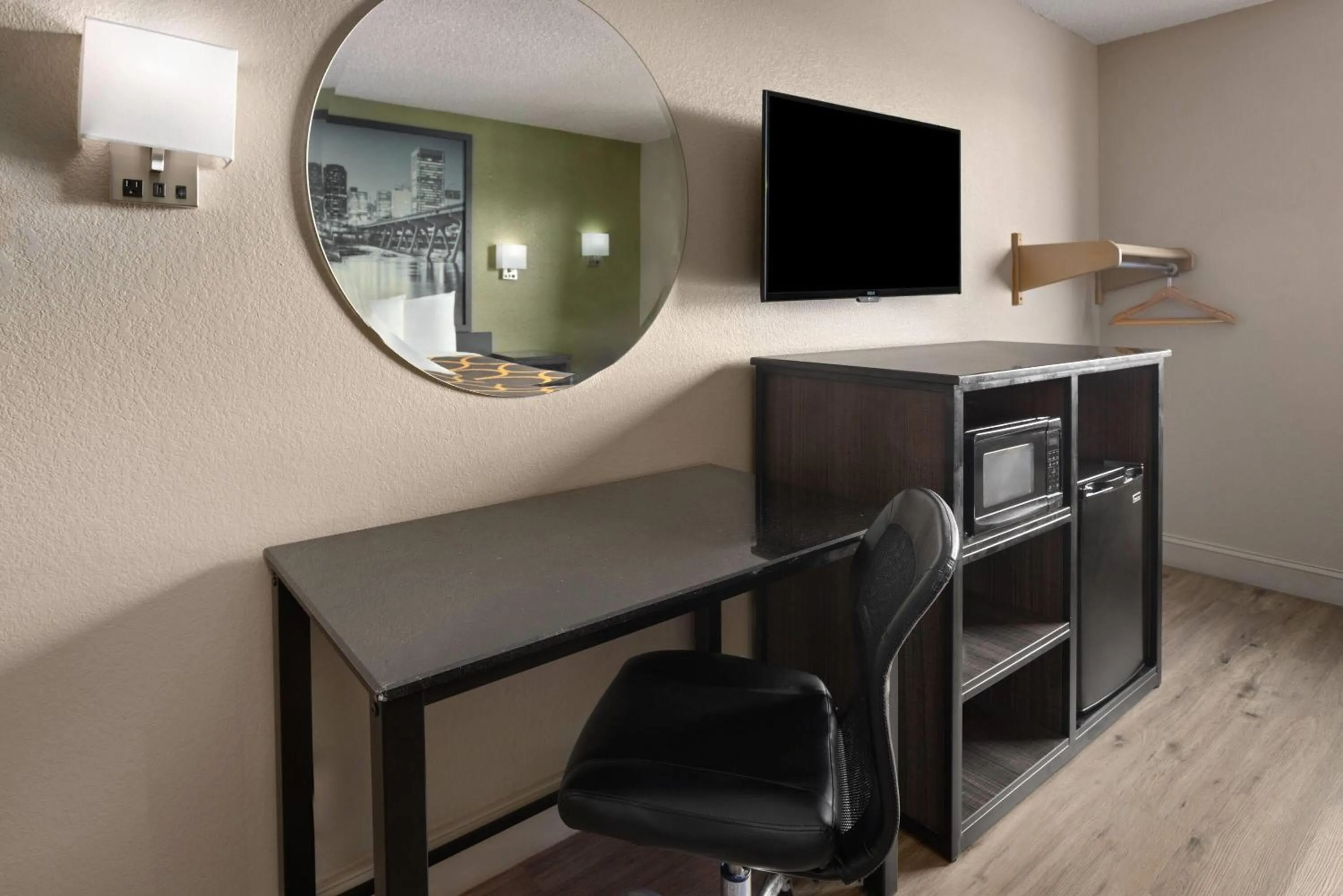 Photo of the whole room in Super 8 by Wyndham Richmond Midlothian Turnpike