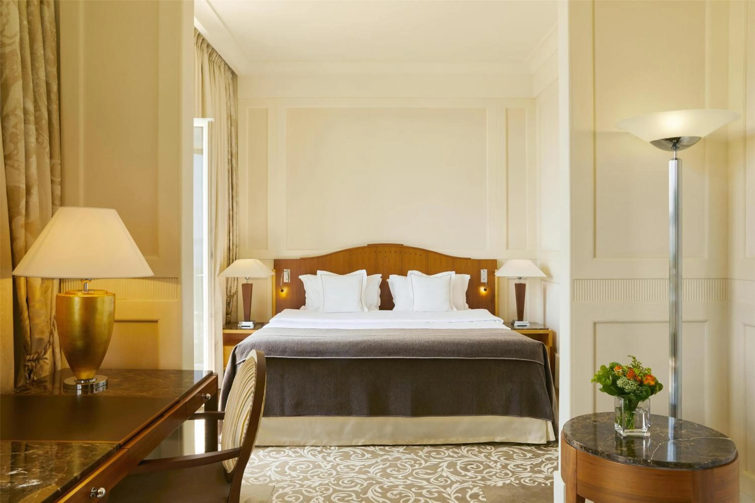 Bedroom, Bed in Hotel Kempinski Palace Portorož