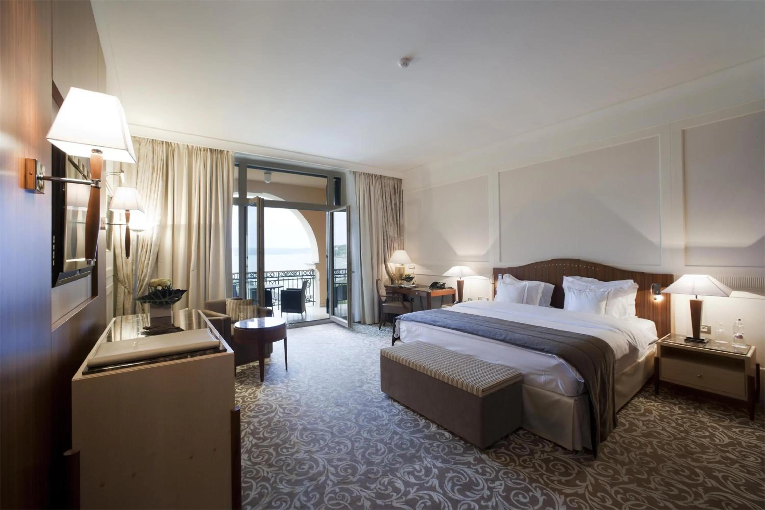 Bedroom, Bed in Hotel Kempinski Palace Portorož