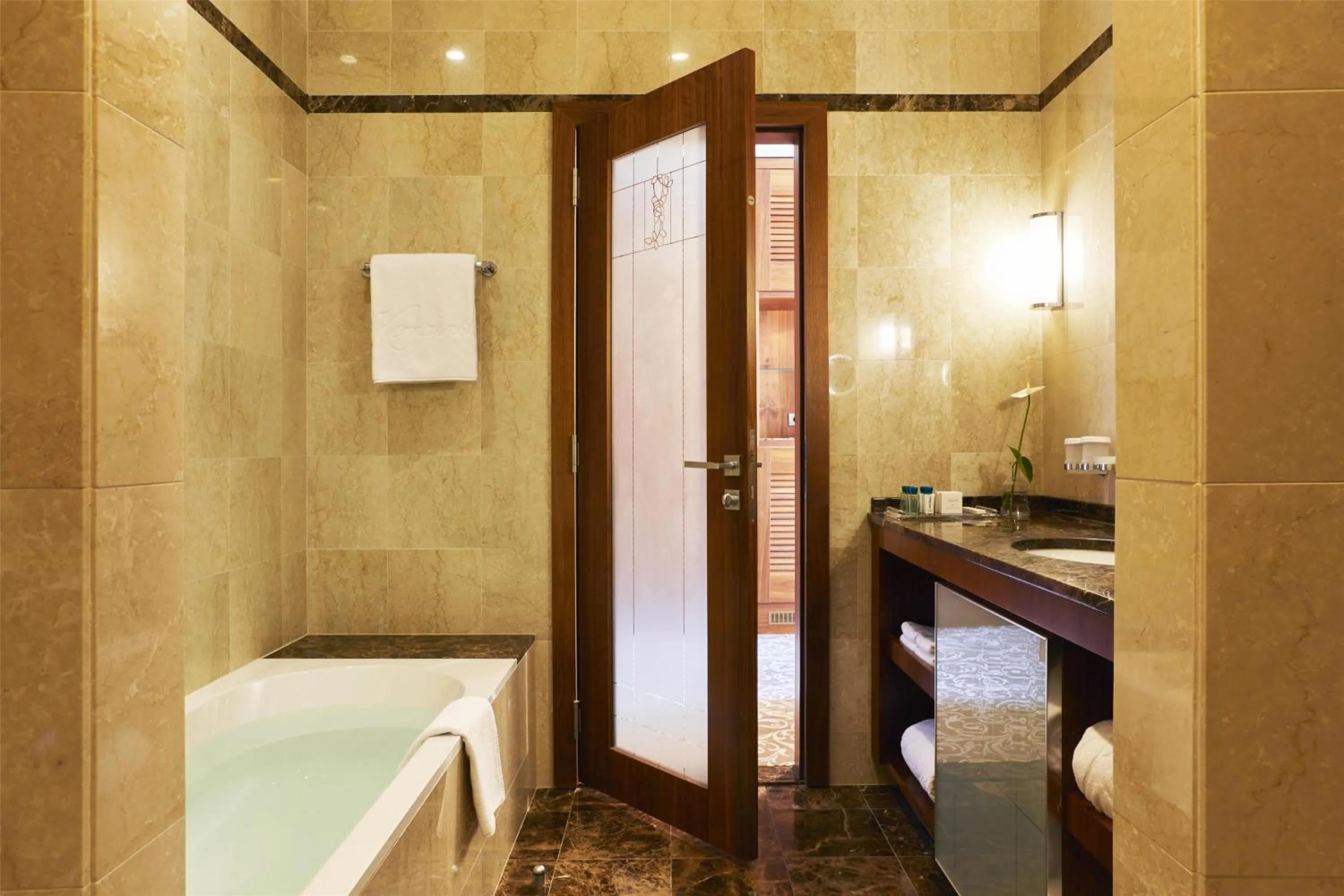 Bathroom in Hotel Kempinski Palace Portorož
