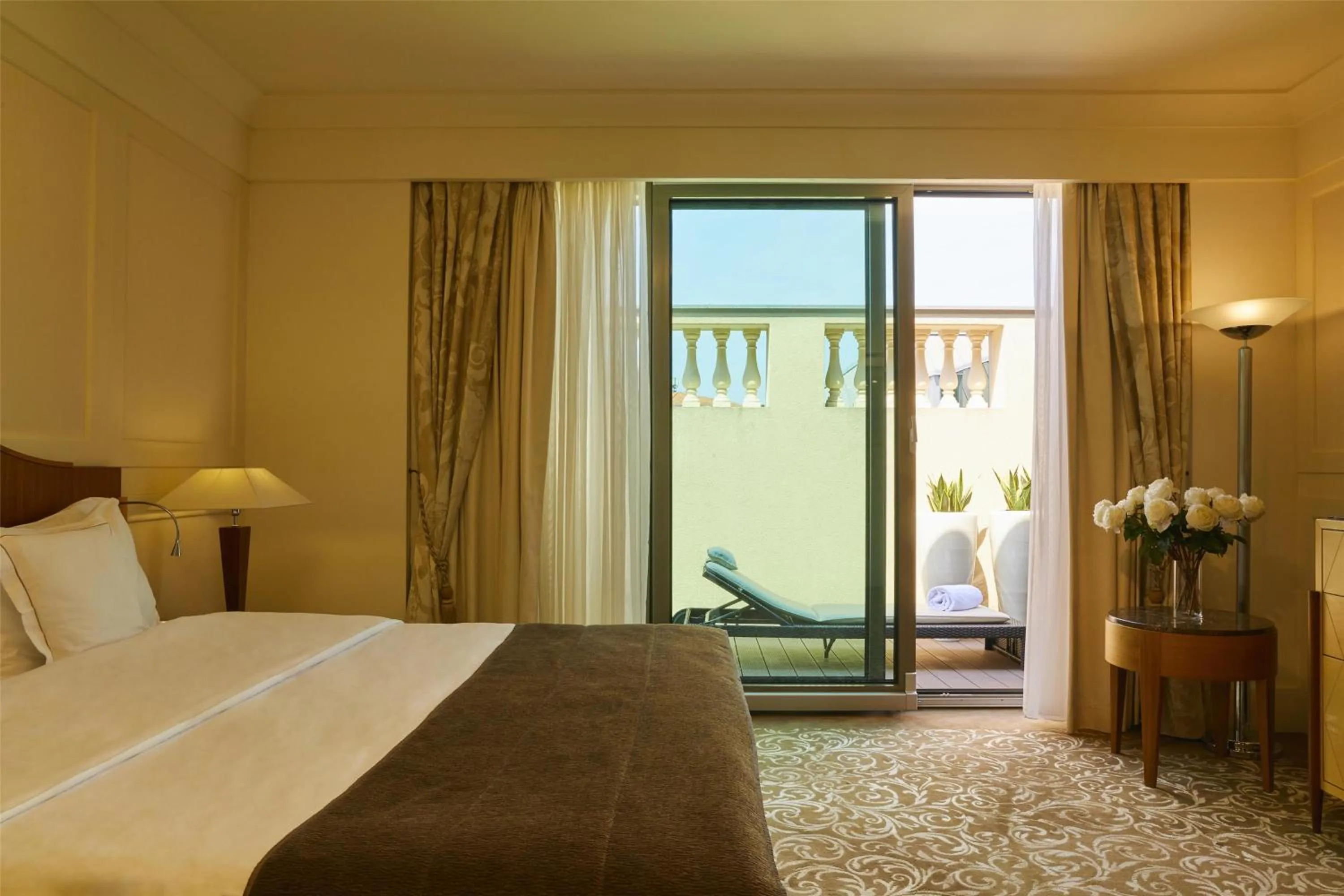 Photo of the whole room, Bed in Hotel Kempinski Palace Portorož