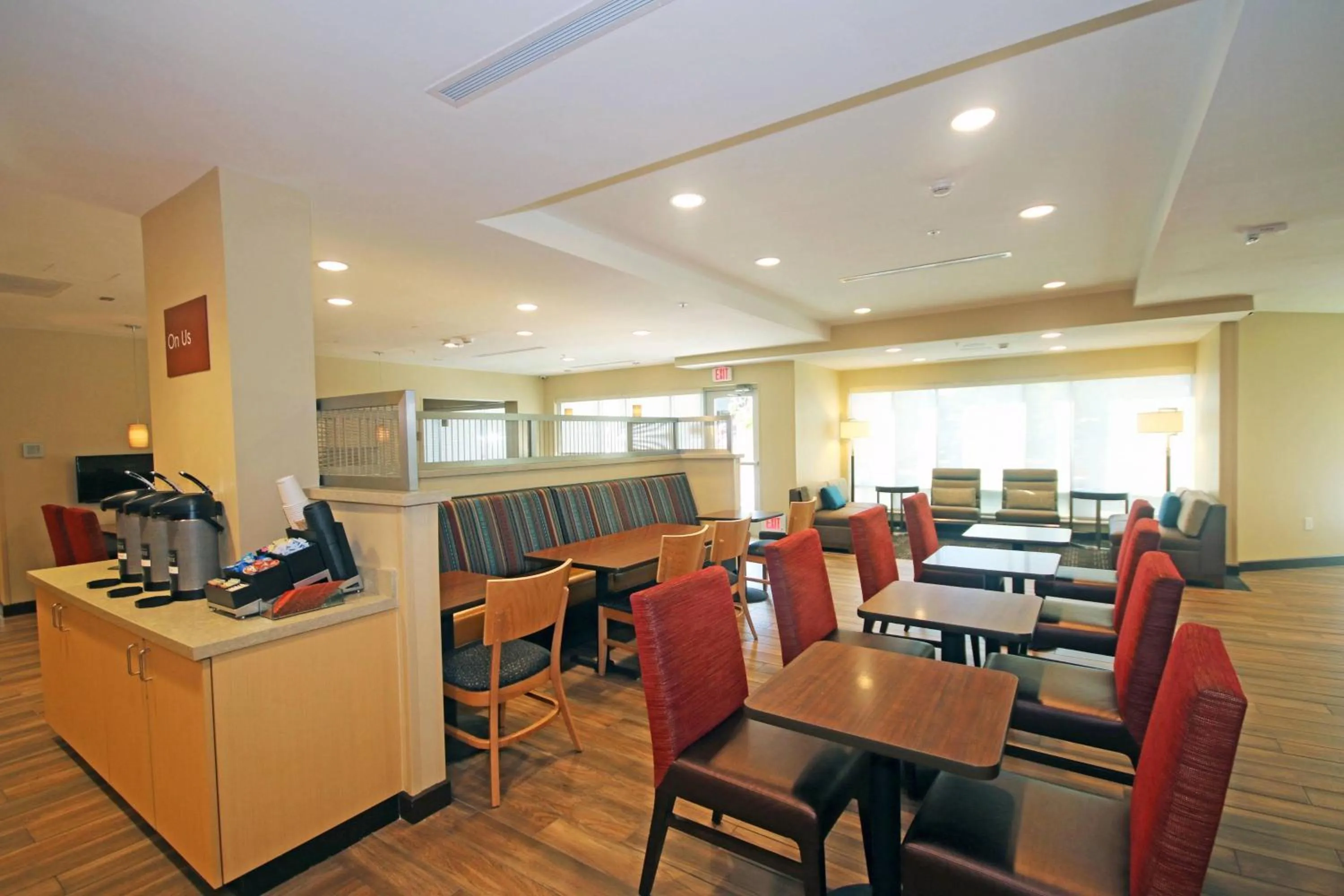 Breakfast in TownePlace Suites by Marriott Charleston-North Charleston