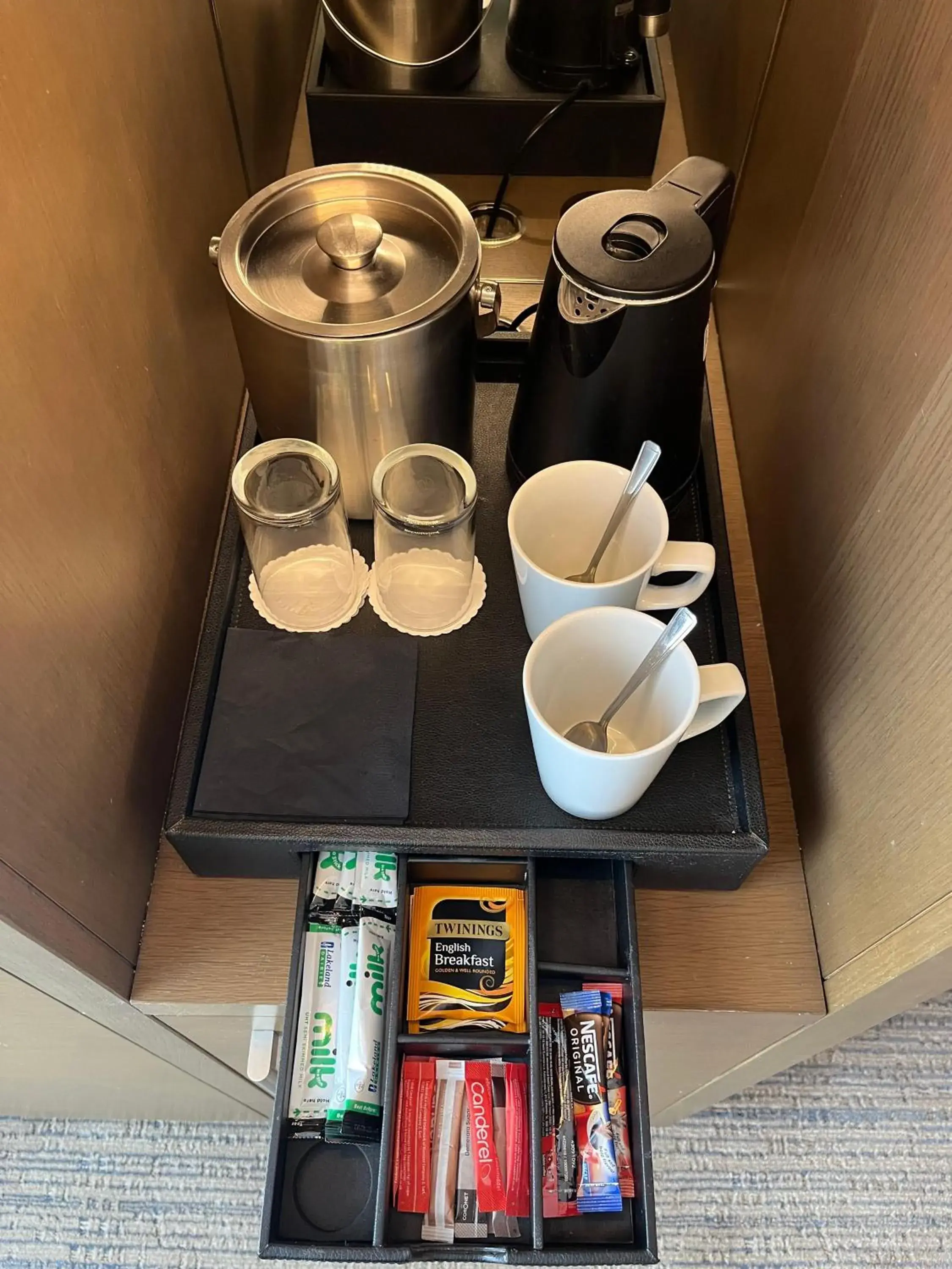 Deluxe King Room in Courtyard by Marriott Oxford South Deluxe King Room in Courtyard by Marriott Oxford South