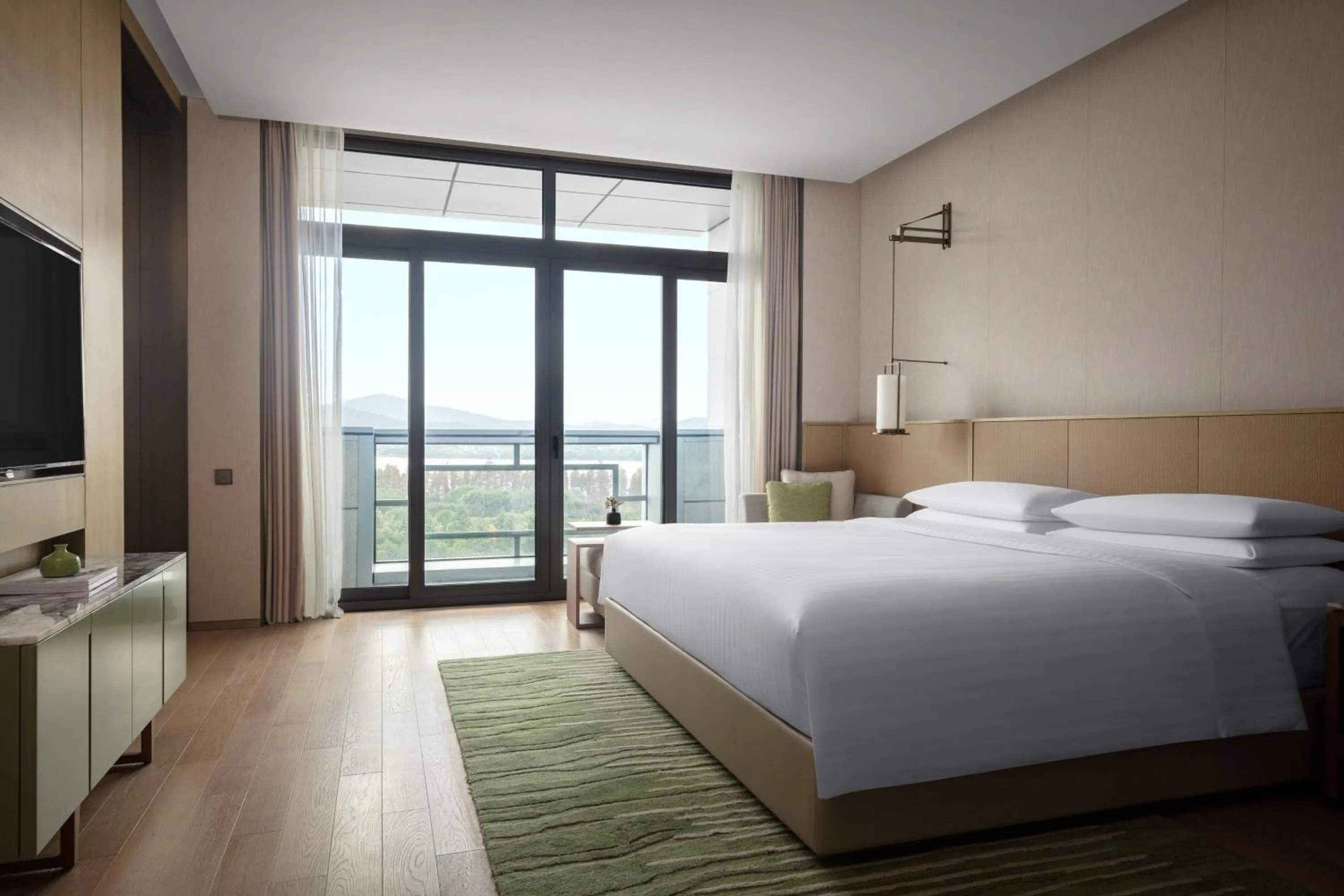 Bedroom, Bed in Wuxi Marriott Hotel Lihu Lake