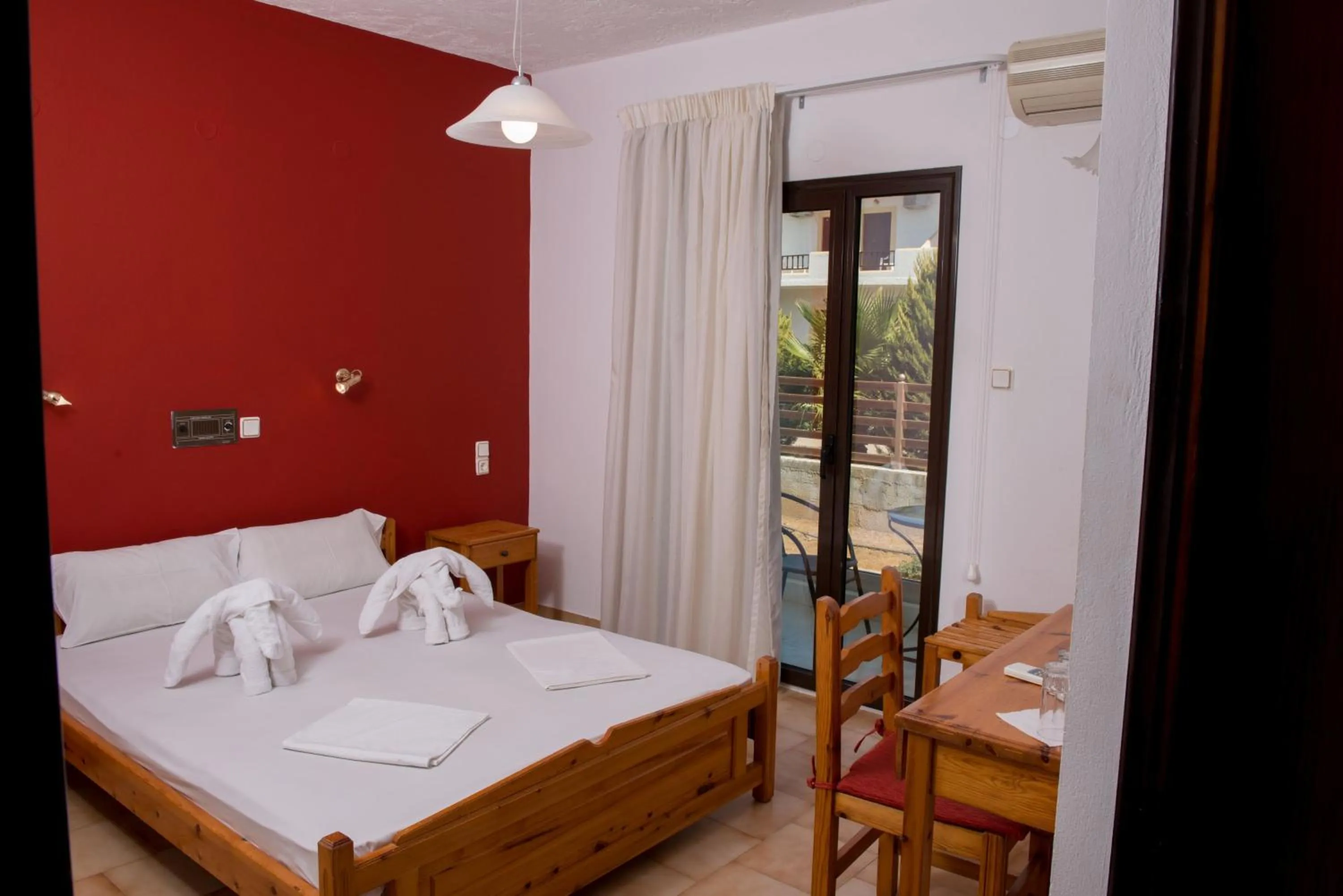 Bed in Paradise Matala Hotel