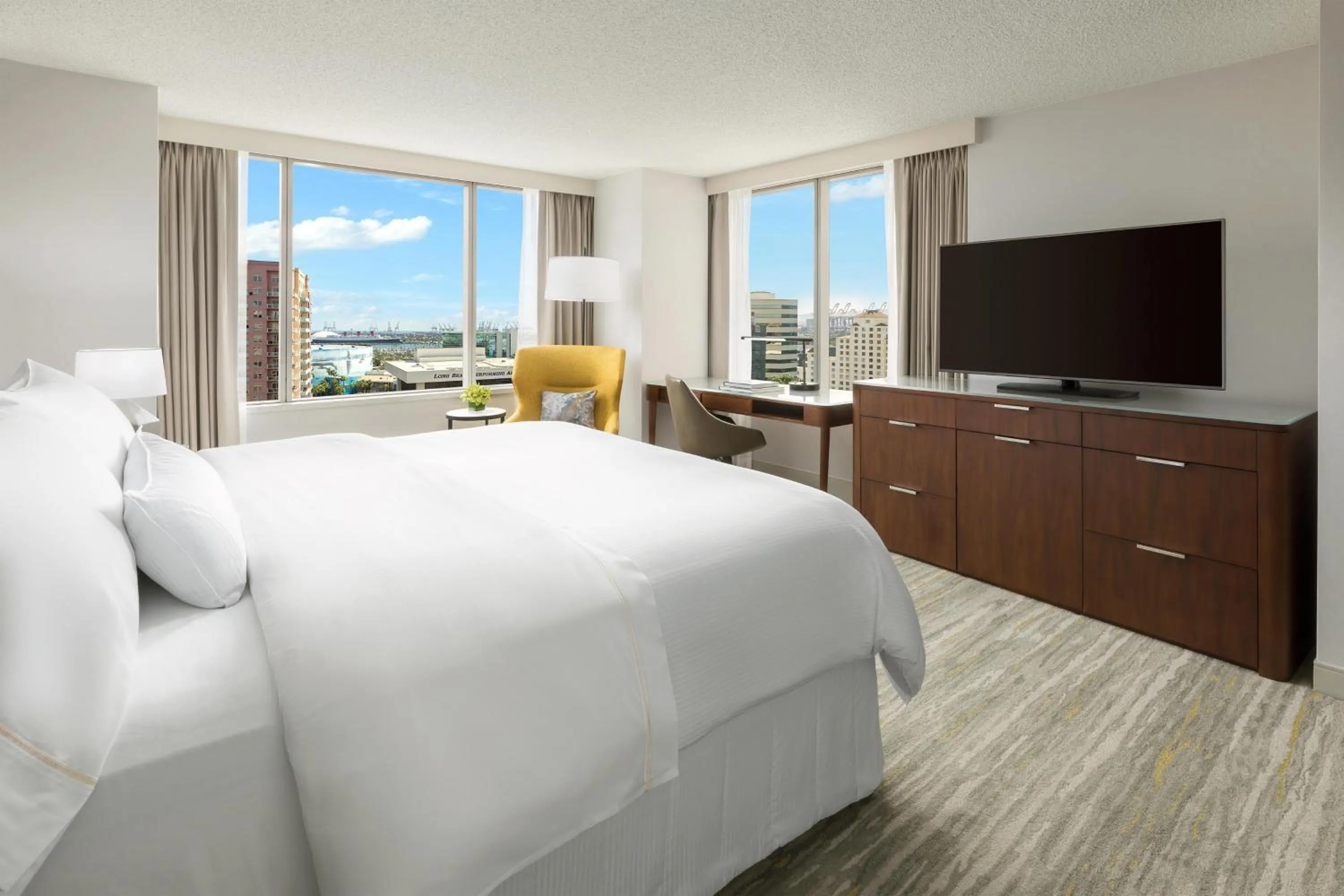 Photo of the whole room, Bed in The Westin Long Beach