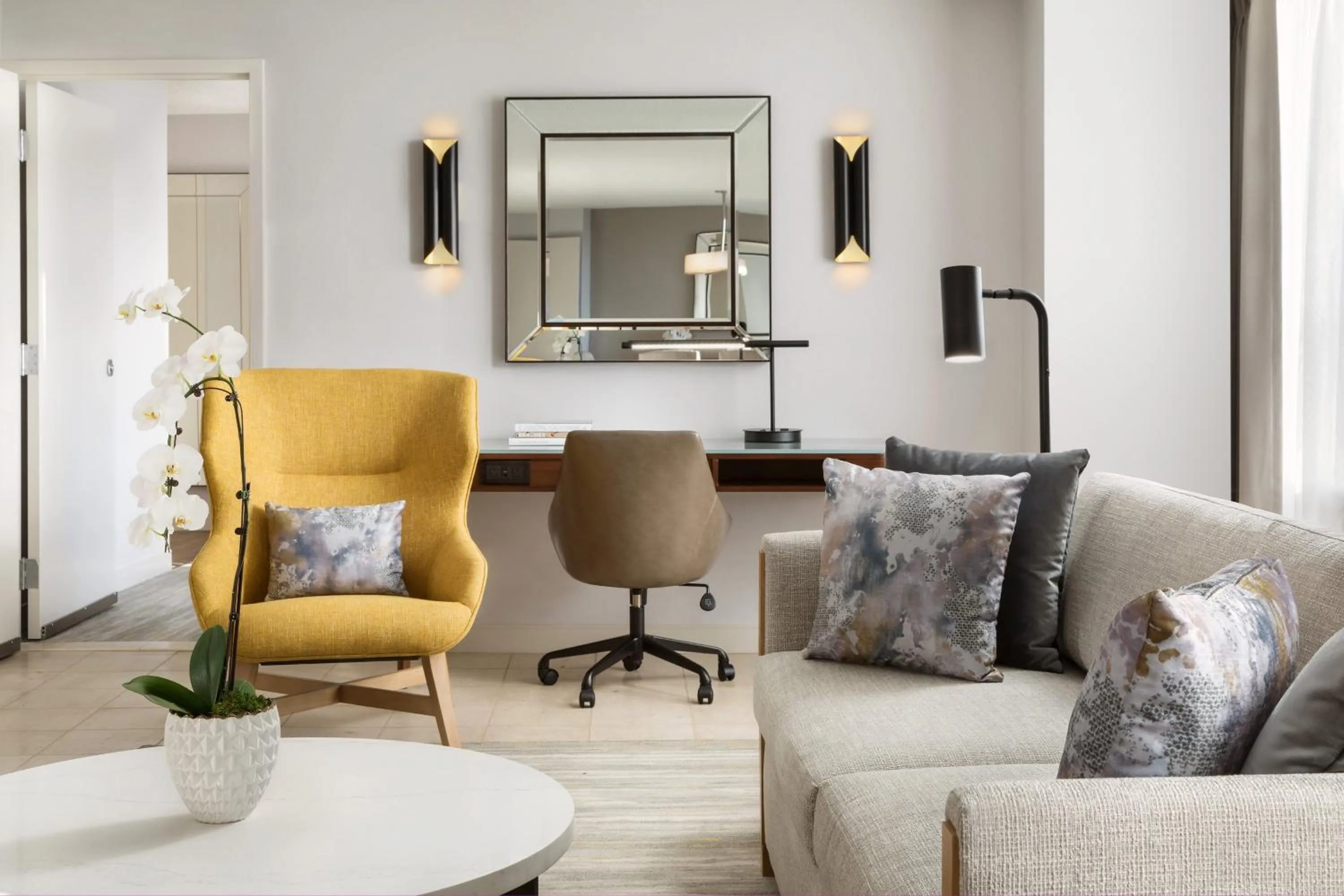 Photo of the whole room in The Westin Long Beach