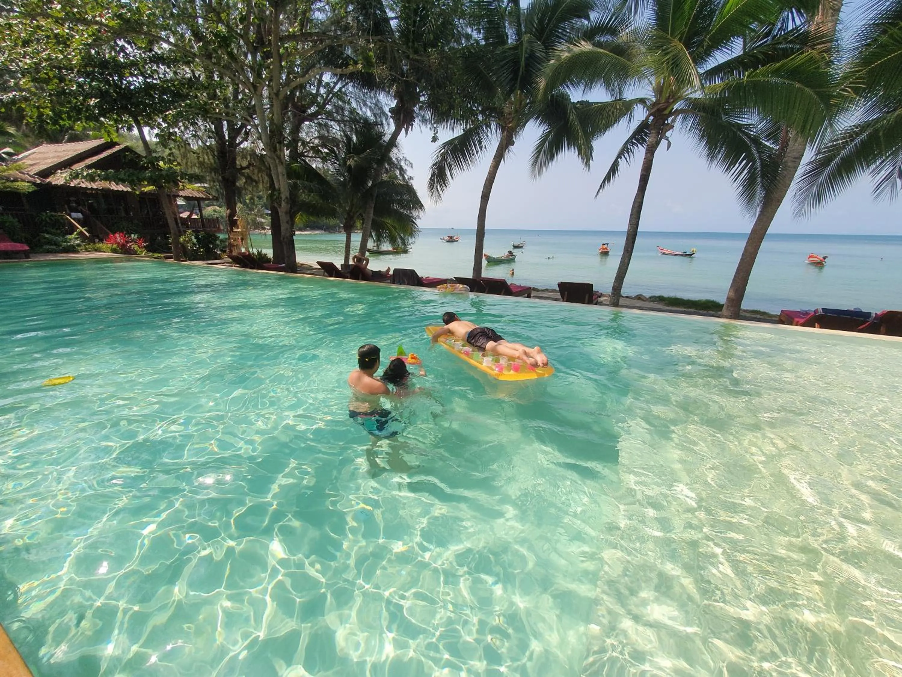 Swimming pool in Salad Hut