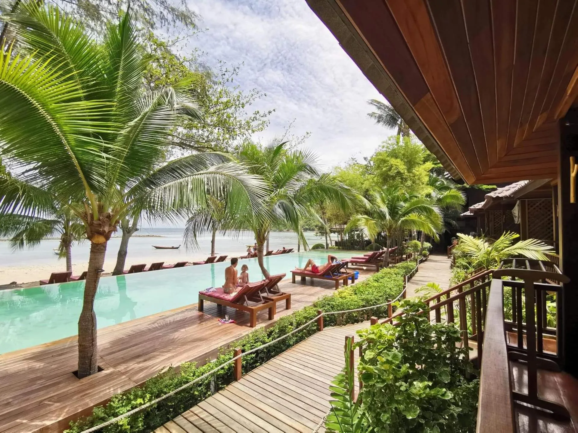 Swimming pool in Salad Hut