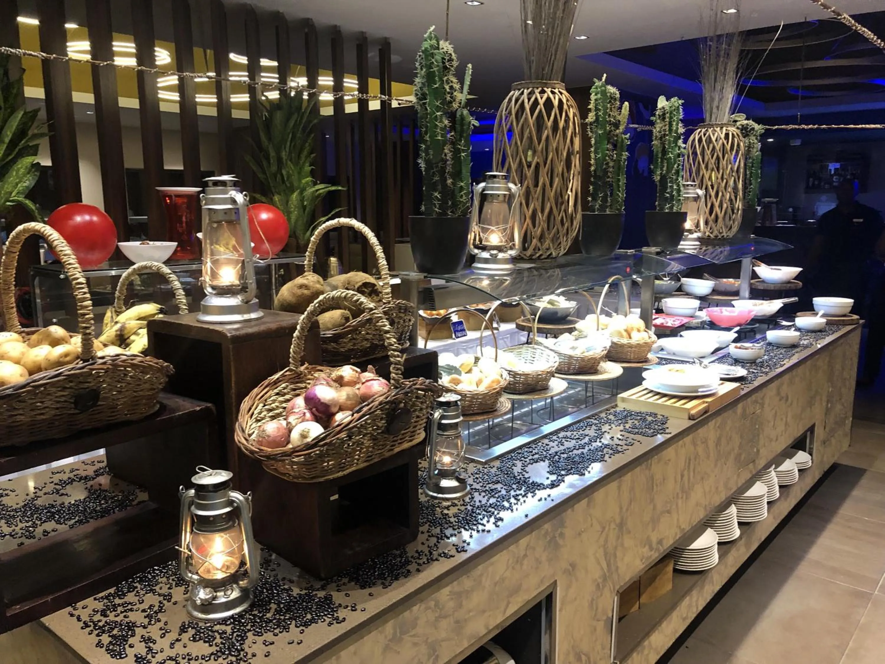 Restaurant/places to eat in Hotel La Falaise Bonapriso