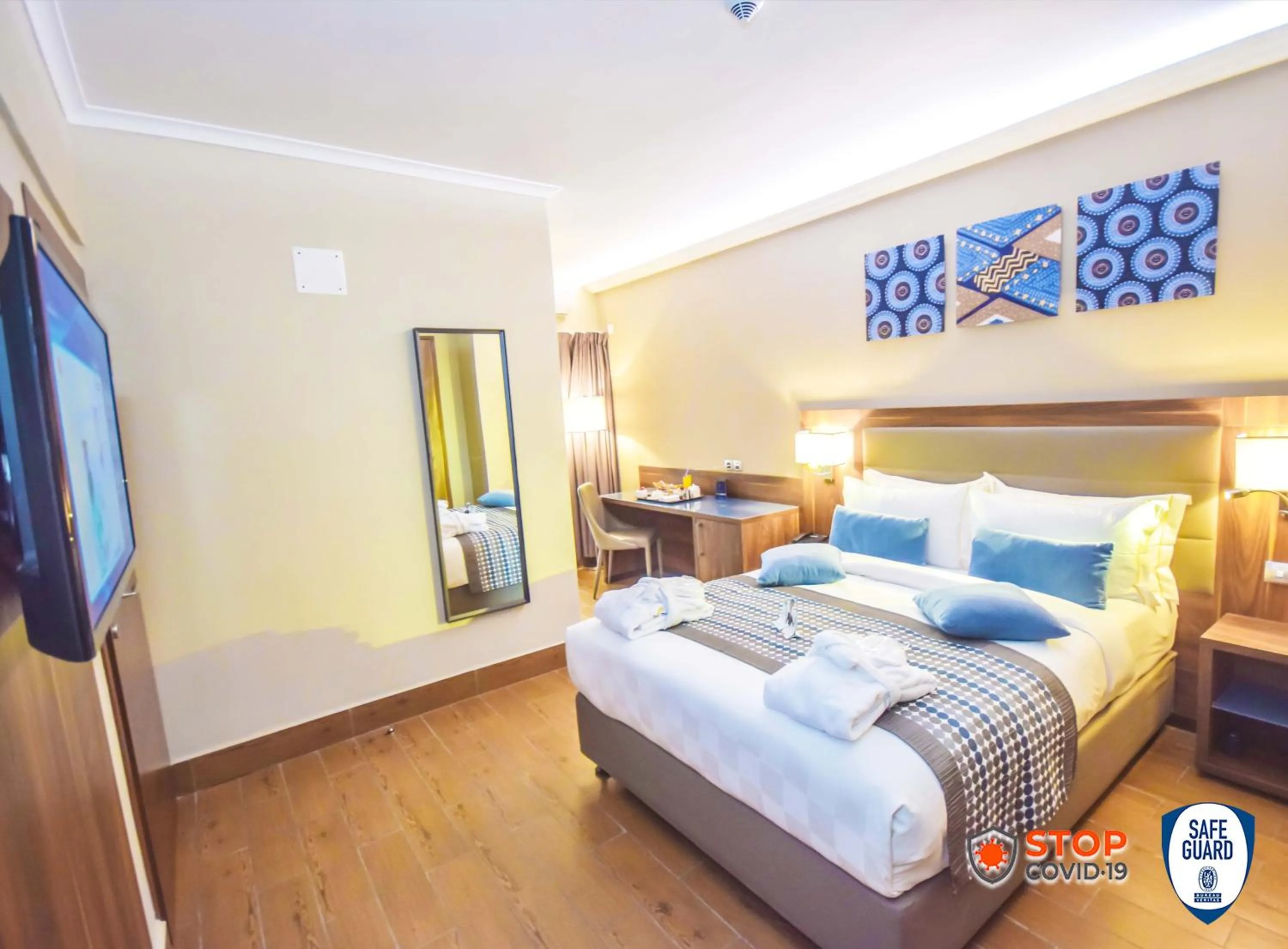 TV and multimedia, Bed in Hotel La Falaise Bonapriso