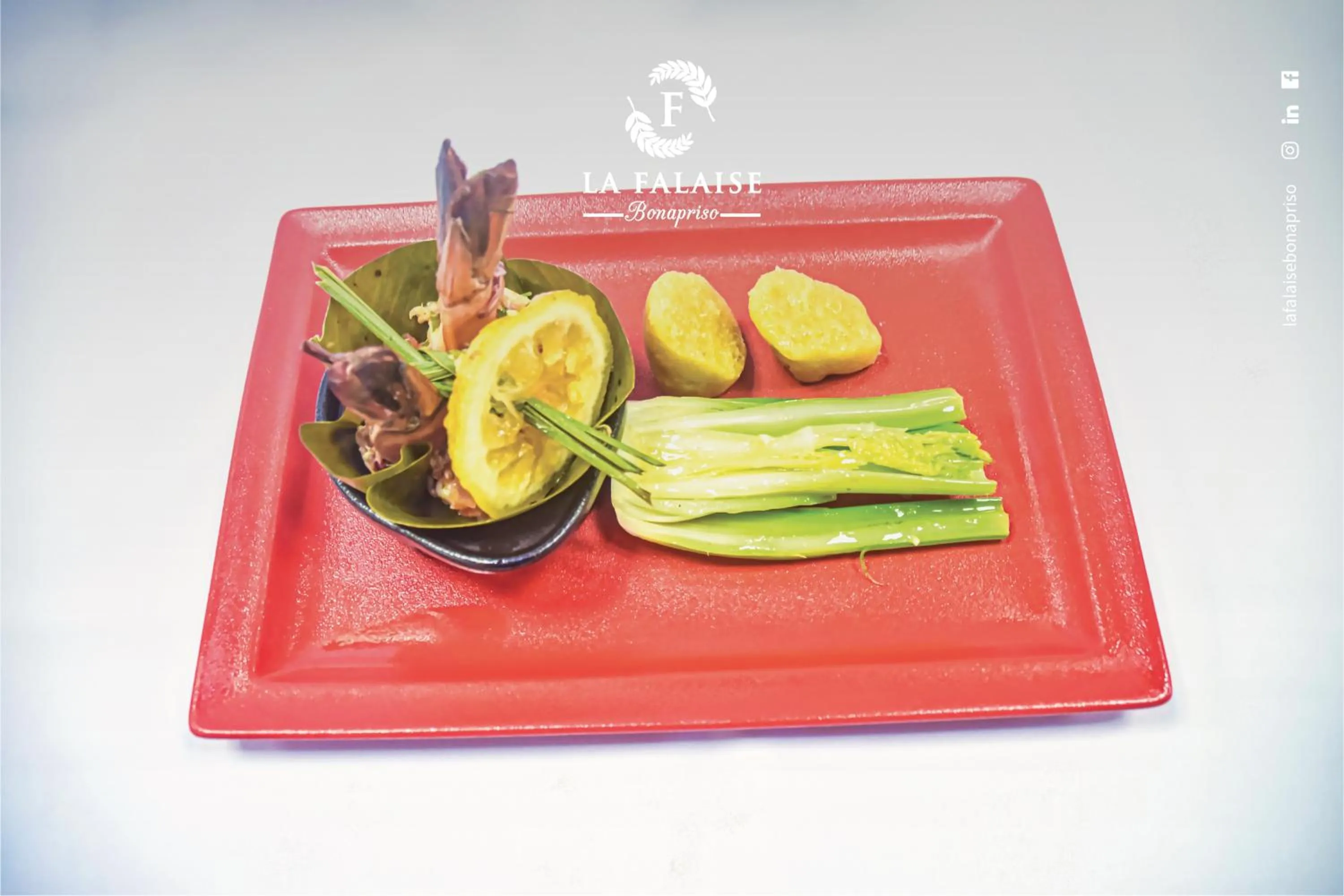 Restaurant/places to eat in Hotel La Falaise Bonapriso